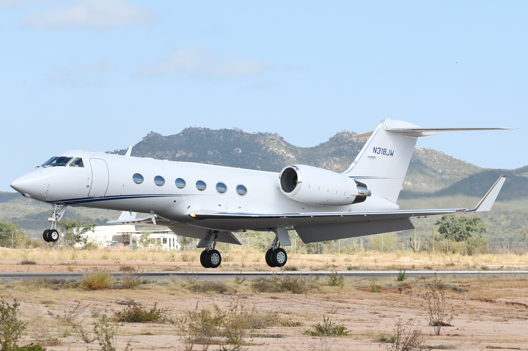 Full size: PRIVATE Gulfstream IV N318JW at Aeropuerto de Cabo San Lucas Internacional
