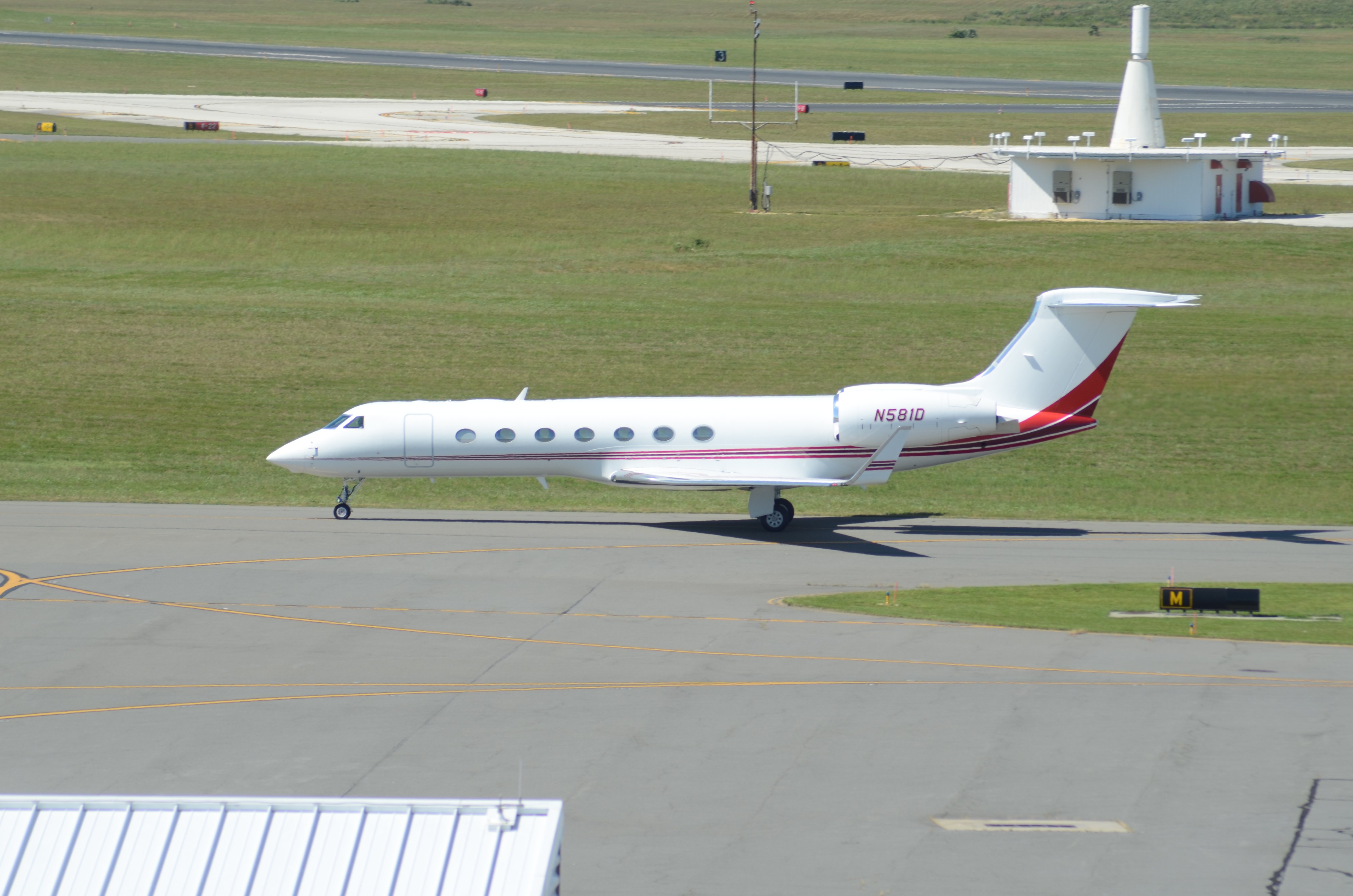 Full size: PRIVATE Gulfstream G550 N581D at Atlantic City International Airport