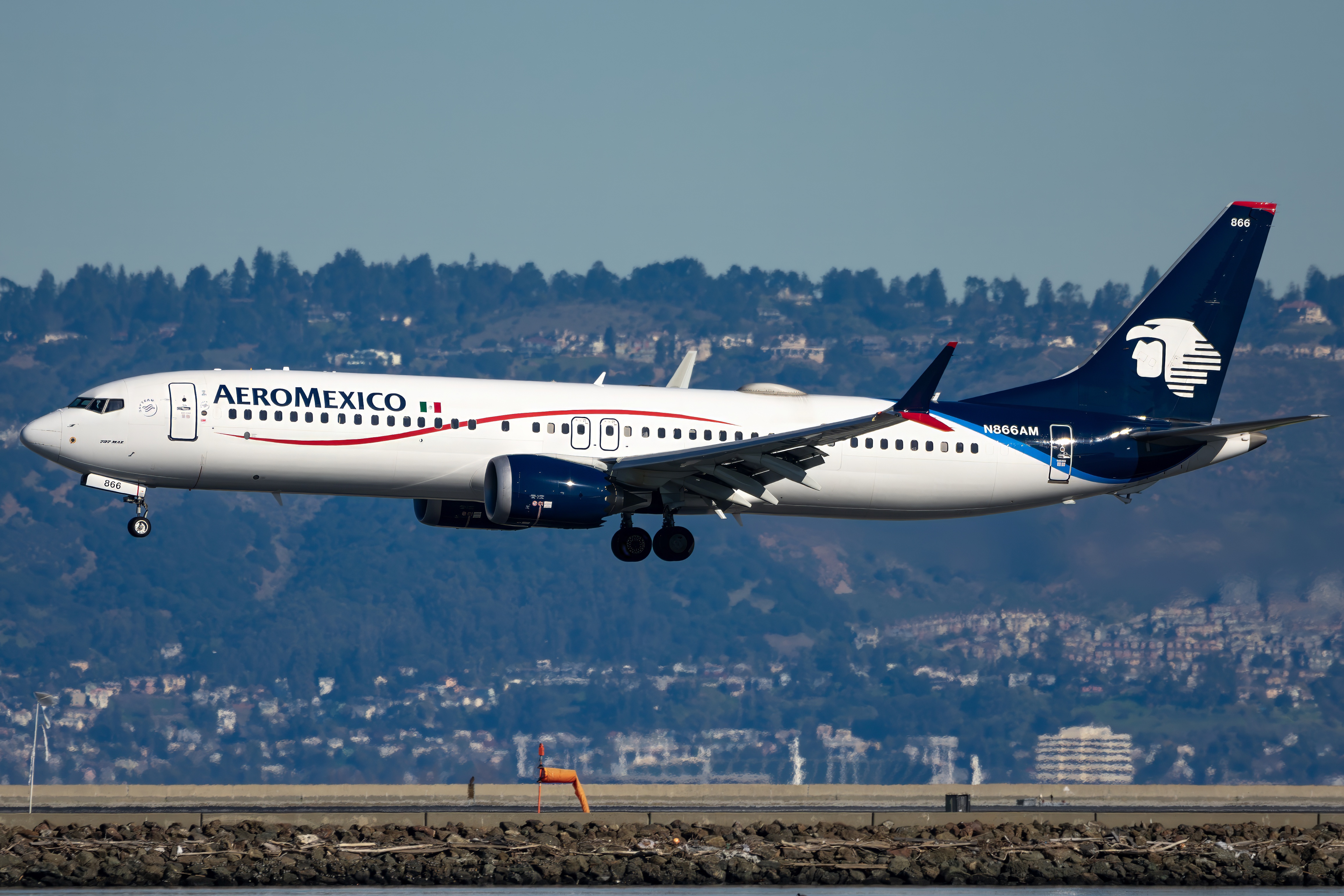 Full size: Aeromexico Boeing 737 MAX 9 N866AM at San Francisco International Airport