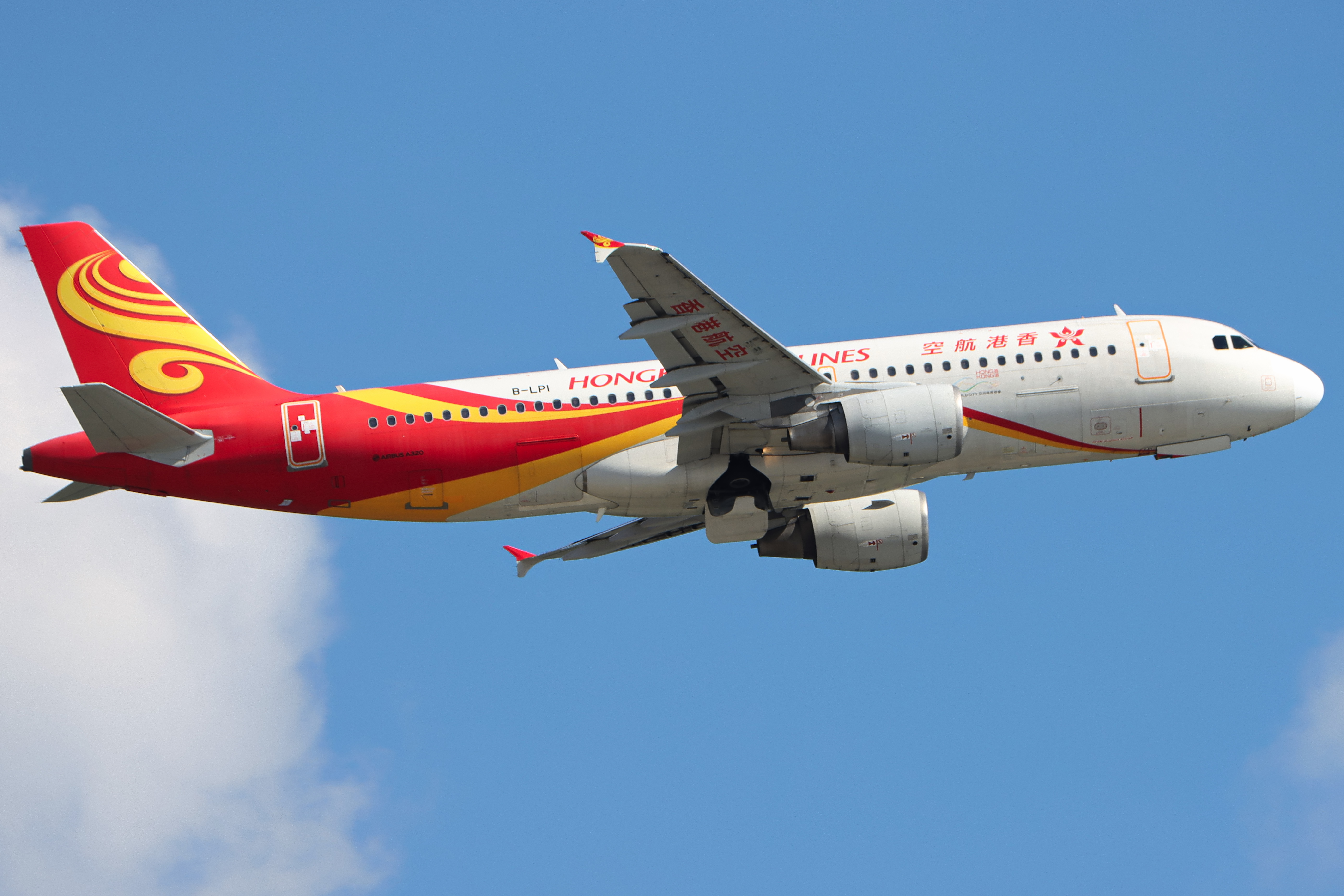 Full size: Hong Kong Airlines Airbus A320 B-LPI at Hong Kong International Airport