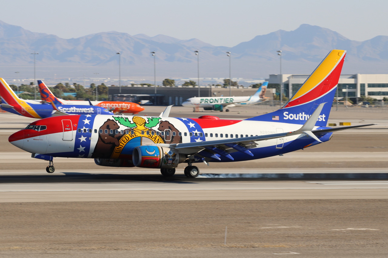 Full size: Southwest Airlines Boeing 737-700 N280WN at Harry Reid International Airport
