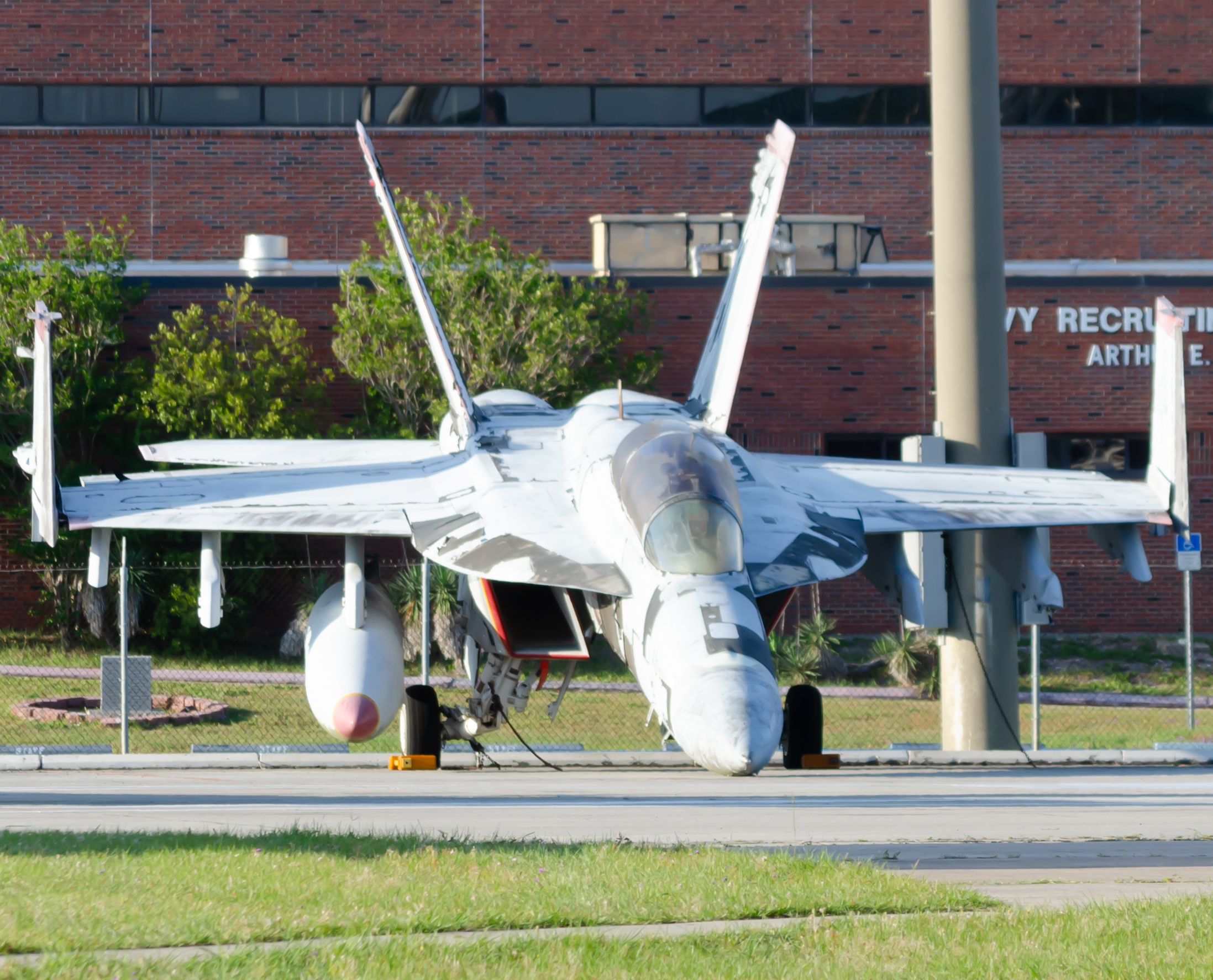 Full size: USN - United States Navy Boeing F/A-18E/F Super Hornet N/A at 