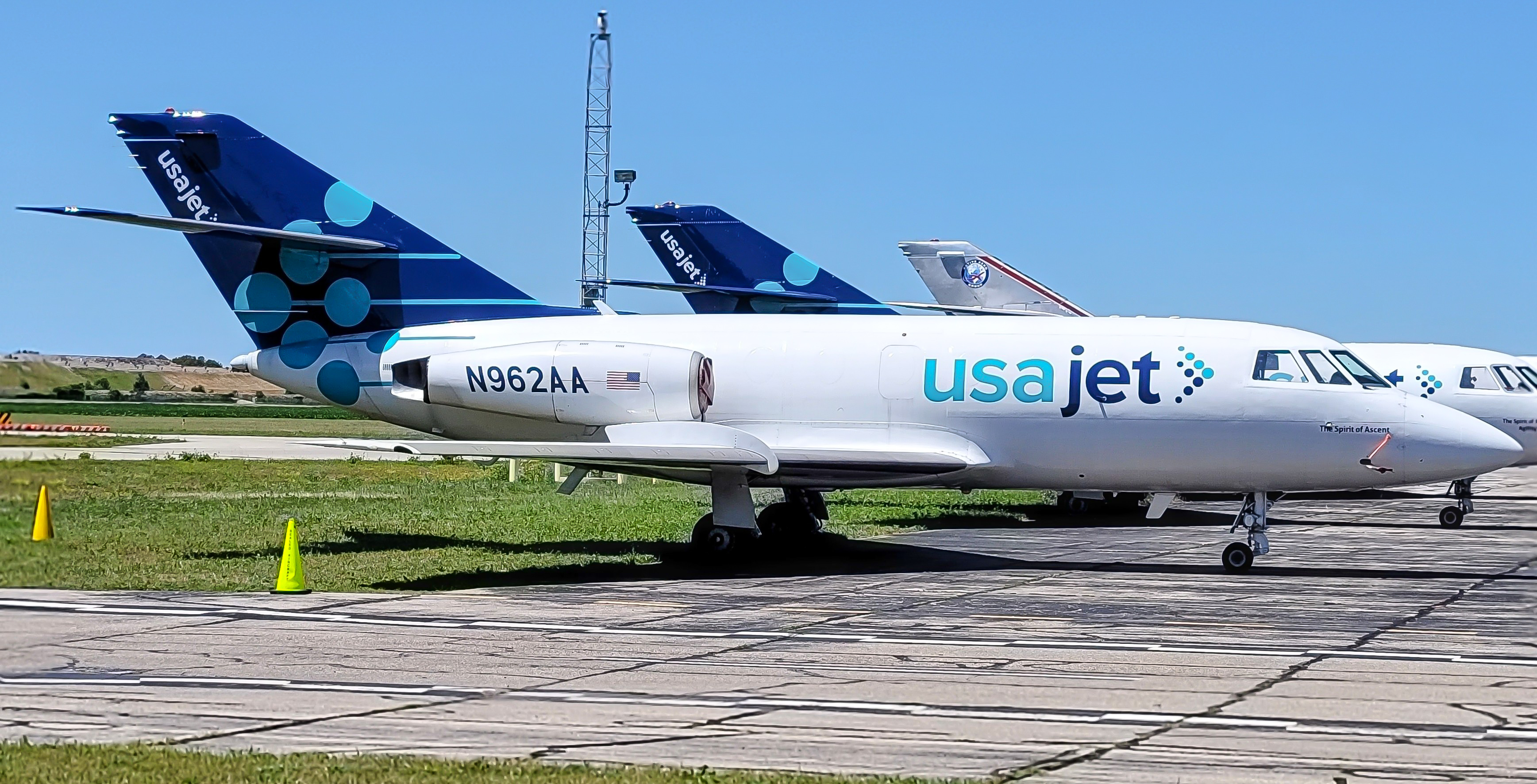Full size: USA Jet Airlines Dassault Falcon 20(F) N962AA at Willow Run Airport