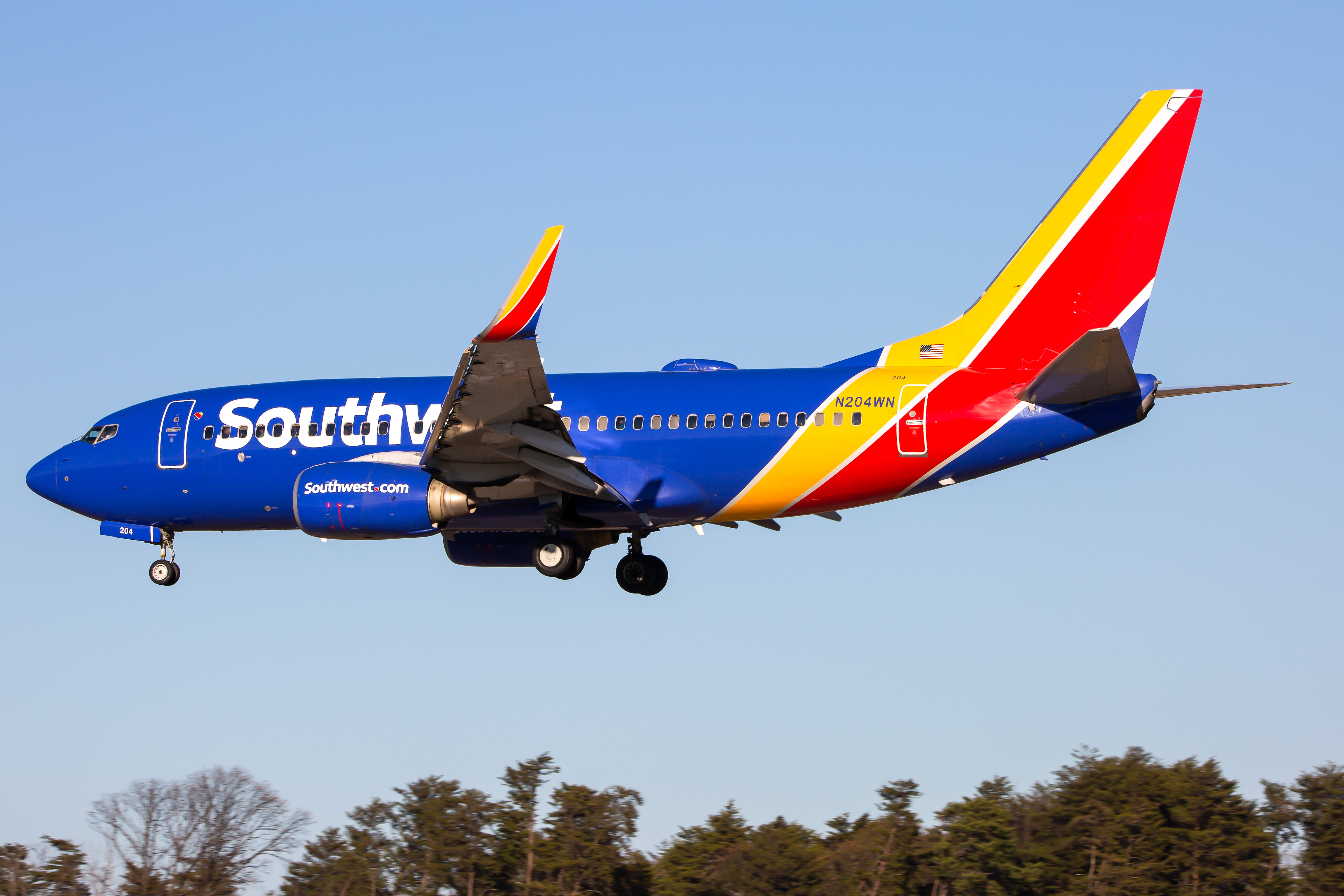 Full size: Southwest Airlines Boeing 737-700 N204WN at Baltimore/Washington International Thurgood Marshall Airport
