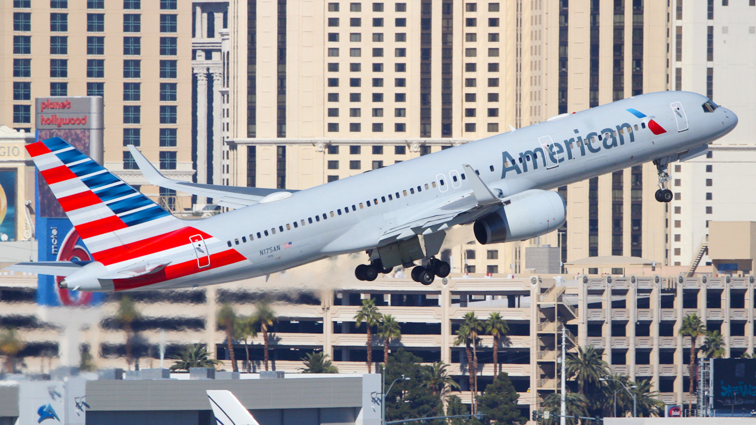 Full size: American Airlines Boeing 757-200 N175AN at Harry Reid International Airport