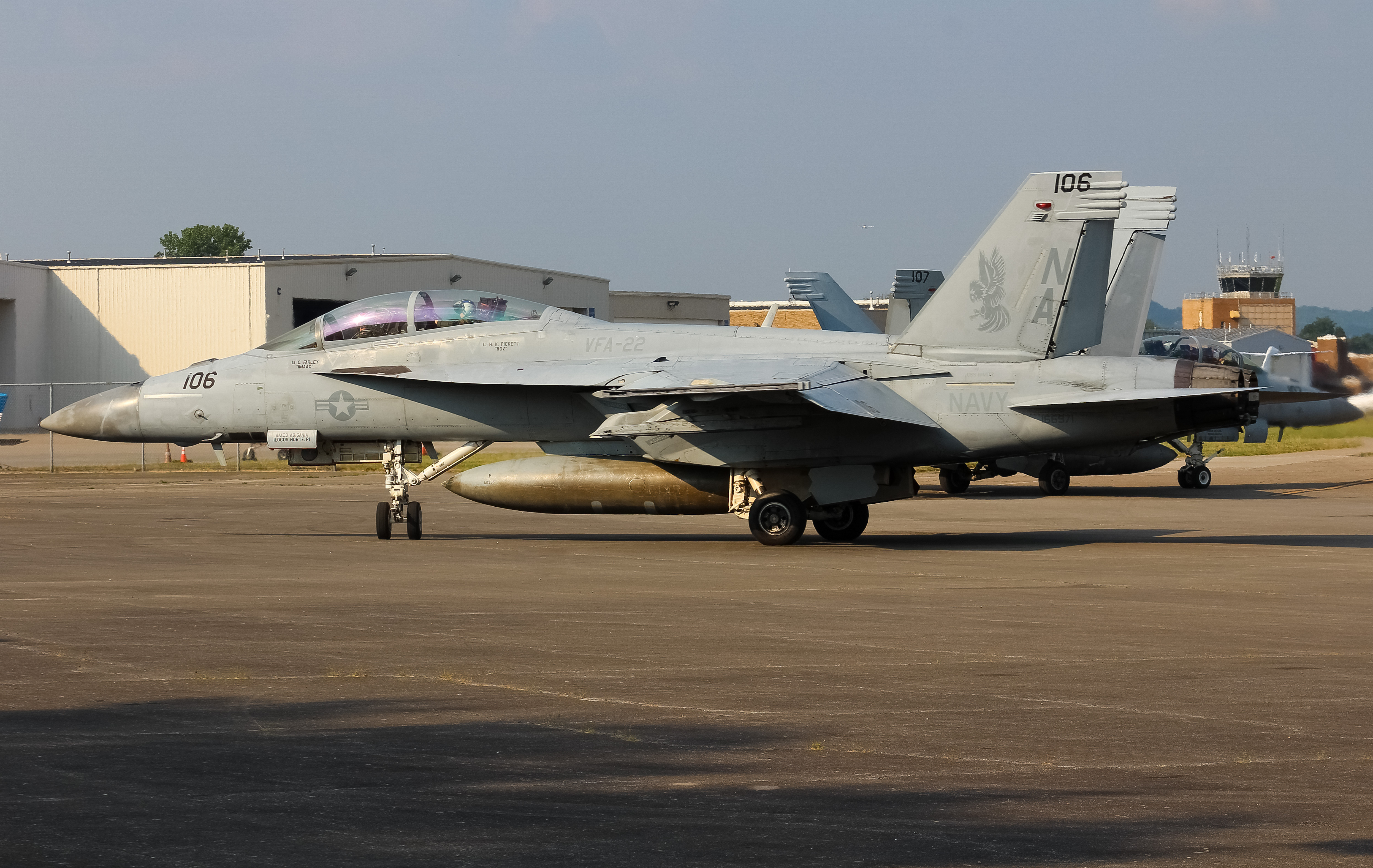 Full size: USN - United States Navy Boeing F/A-18E/F Super Hornet 166971 at Cincinnati Municipal Airport/Lunken Field