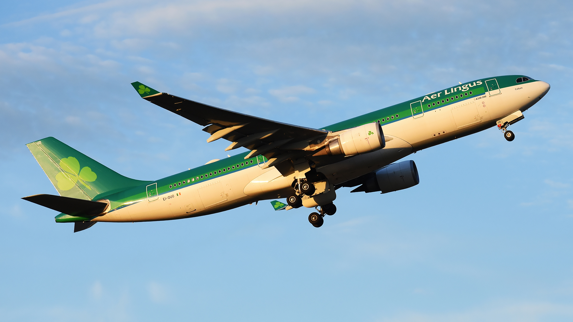 Full size: Aer Lingus Airbus A330-200 EI-DUO at Seattle-Tacoma International Airport