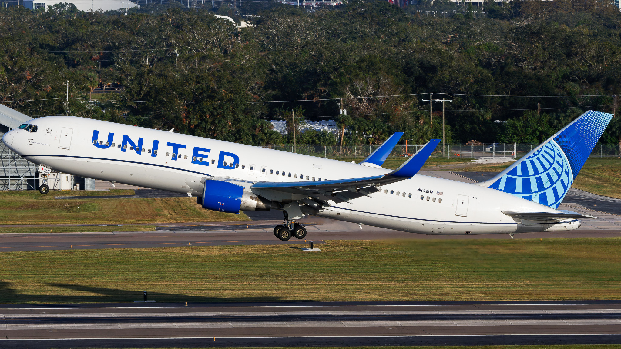 Full size: United Airlines Boeing 767-300ER N642UA at Tampa International Airport