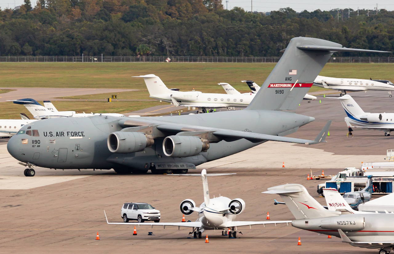 Full size: USAF - United States Air Force Boeing C-17 Globemaster III 89-1190 at Tampa International Airport