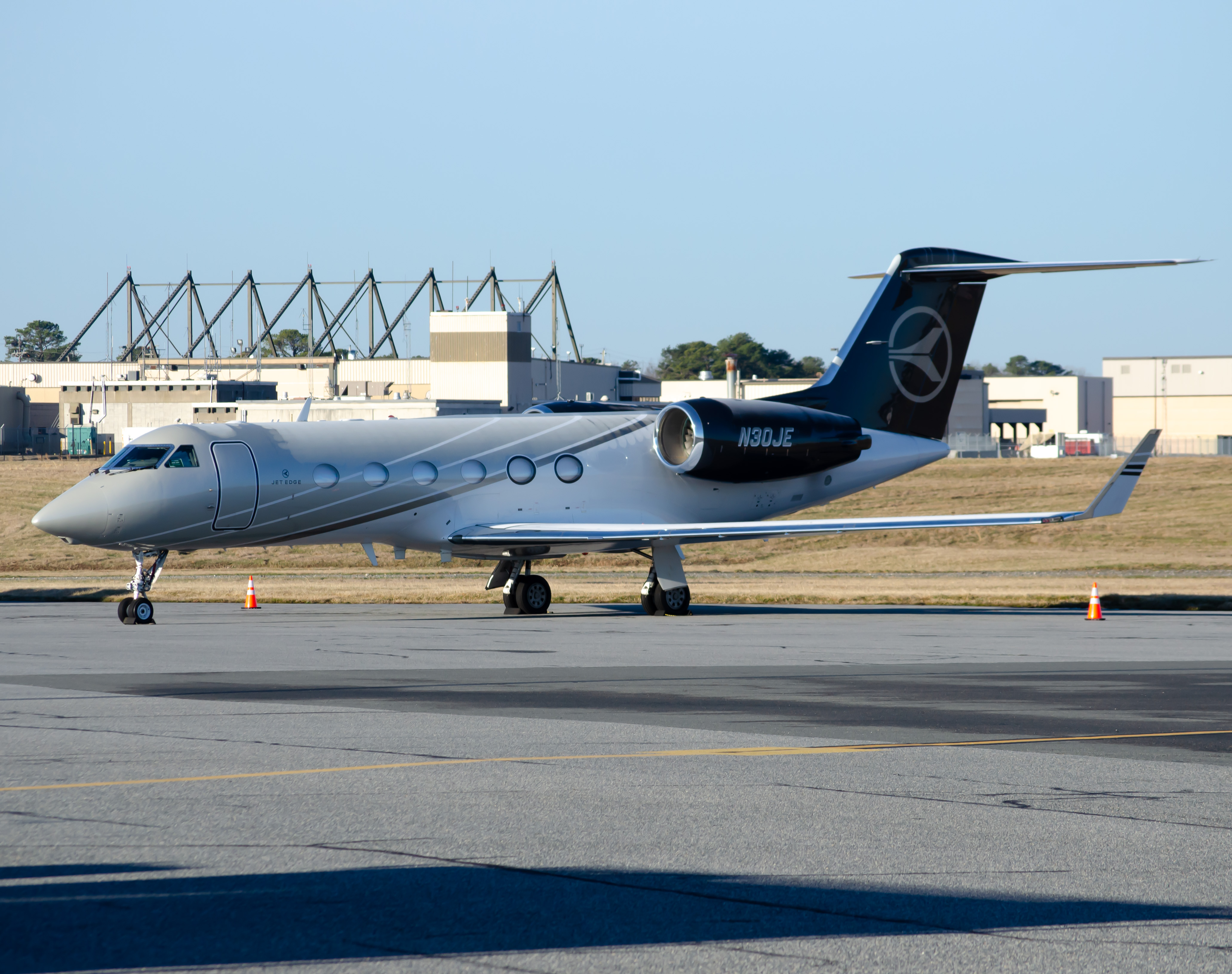 Full size: Jet Edge Gulfstream IV N30JE at Atlantic City International Airport