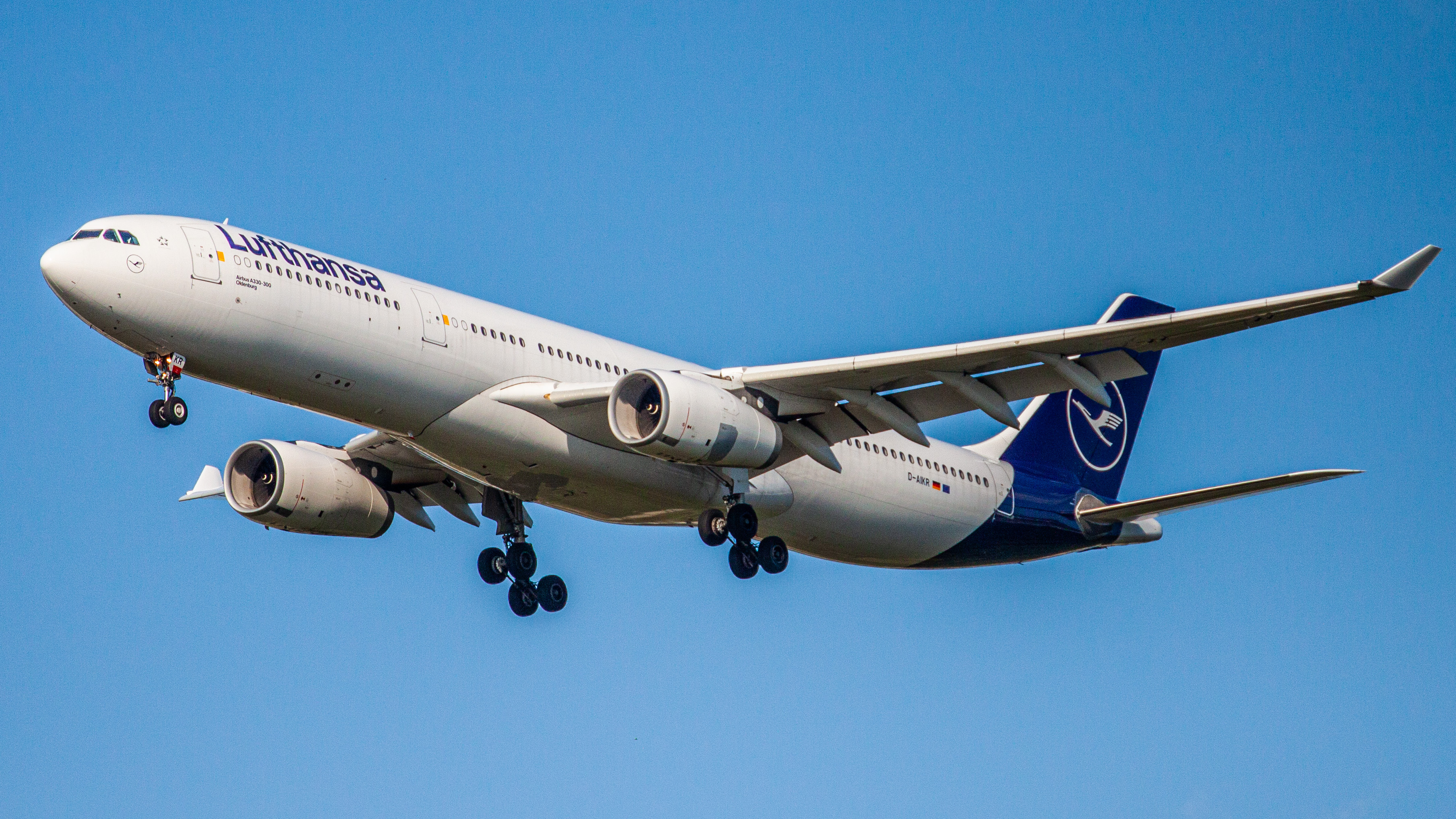 Full size: Lufthansa Airbus A330-300 D-AIKR at Houston-George Bush Intercontinental Airport