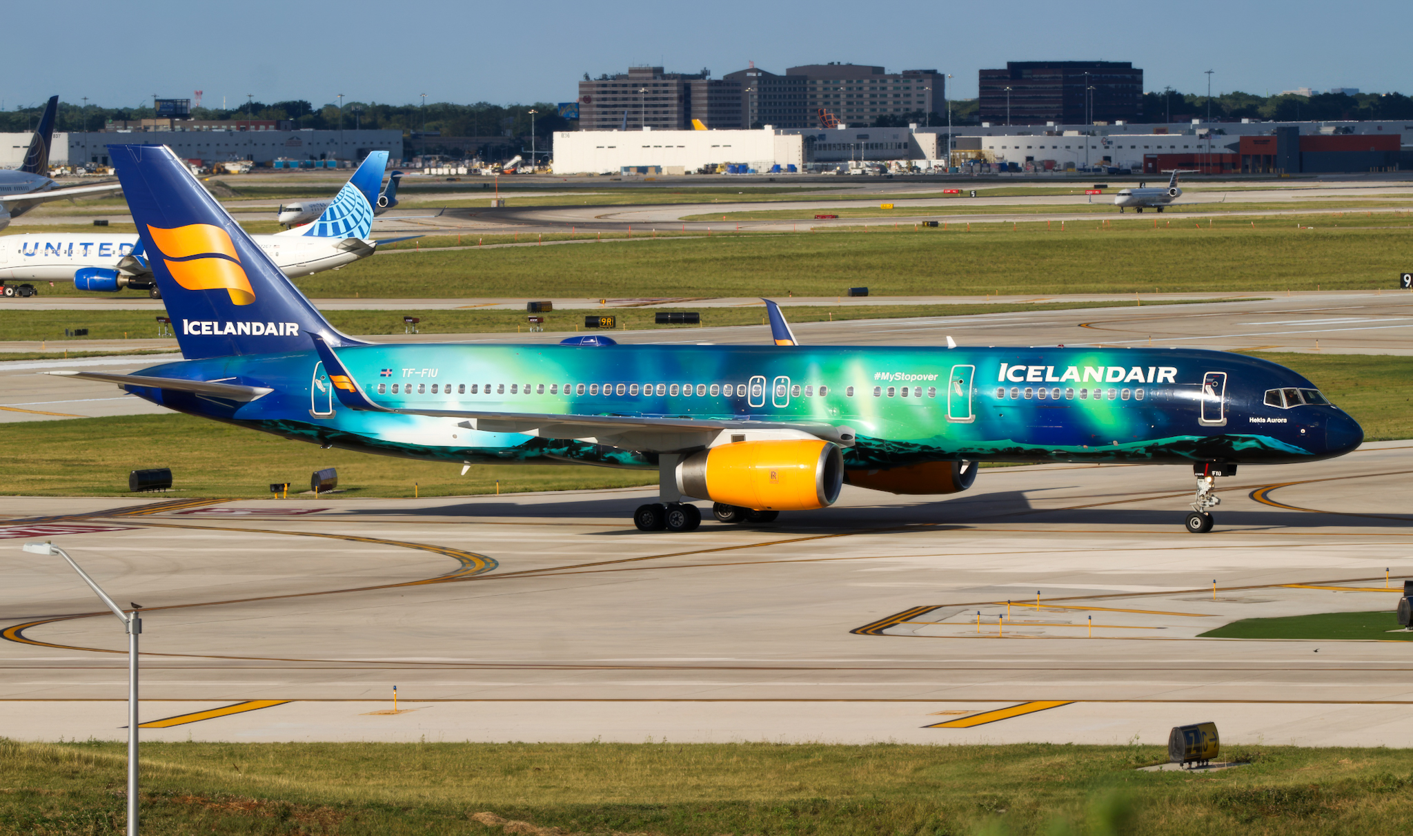 Full size: Icelandair  Boeing 757-200 TF-FIU at Chicago O'Hare International Airport