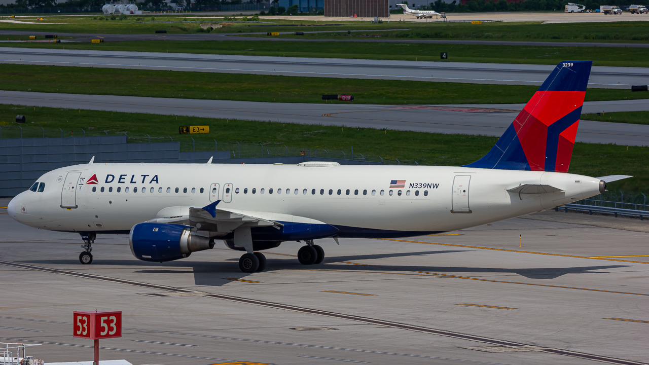 Full size: Delta Airlines Airbus A320 N339NW at John Glenn Columbus International Airport