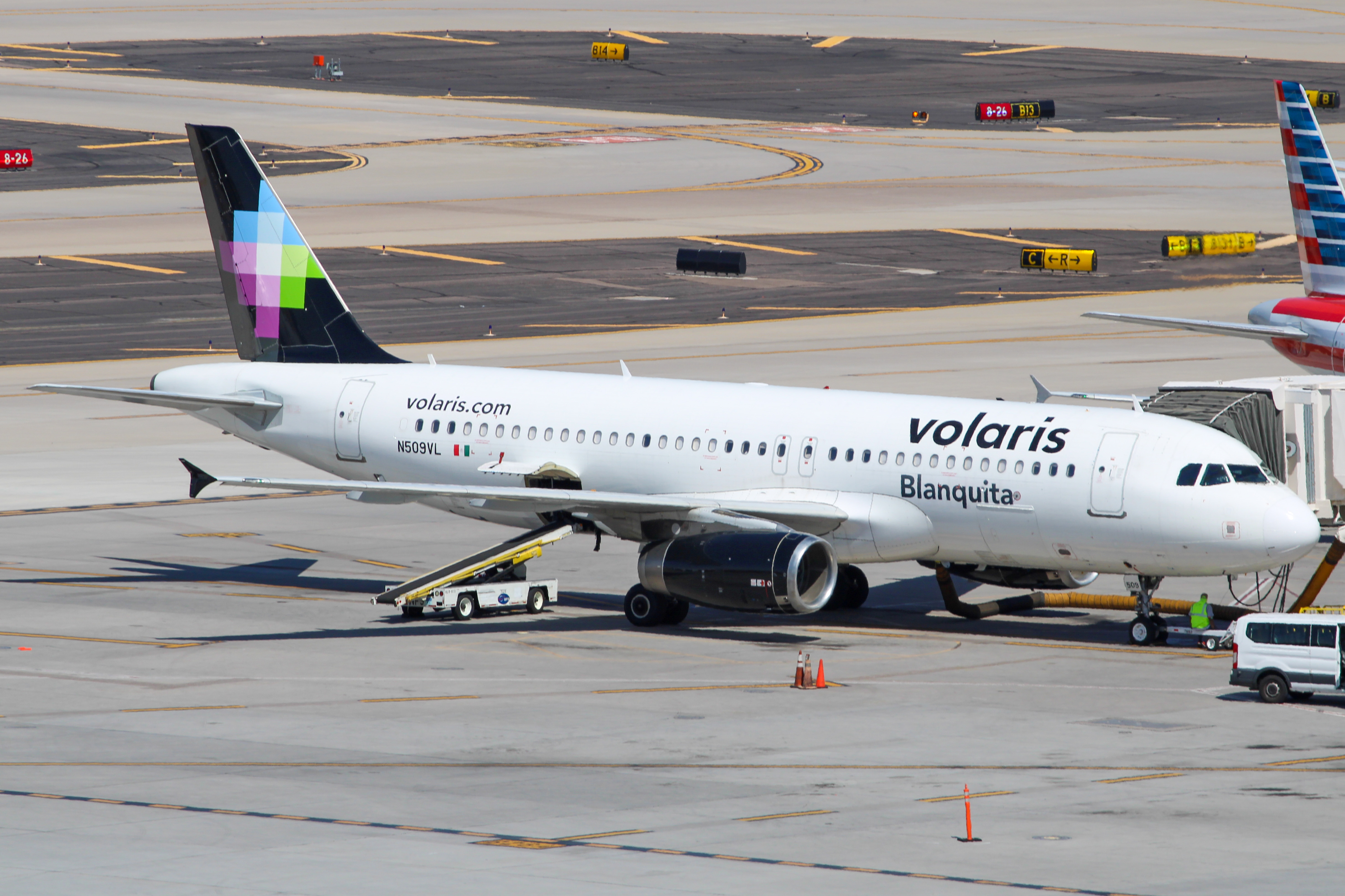 Full size: Volaris Airbus A320 N509VL at Phoenix Sky Harbor International Airport