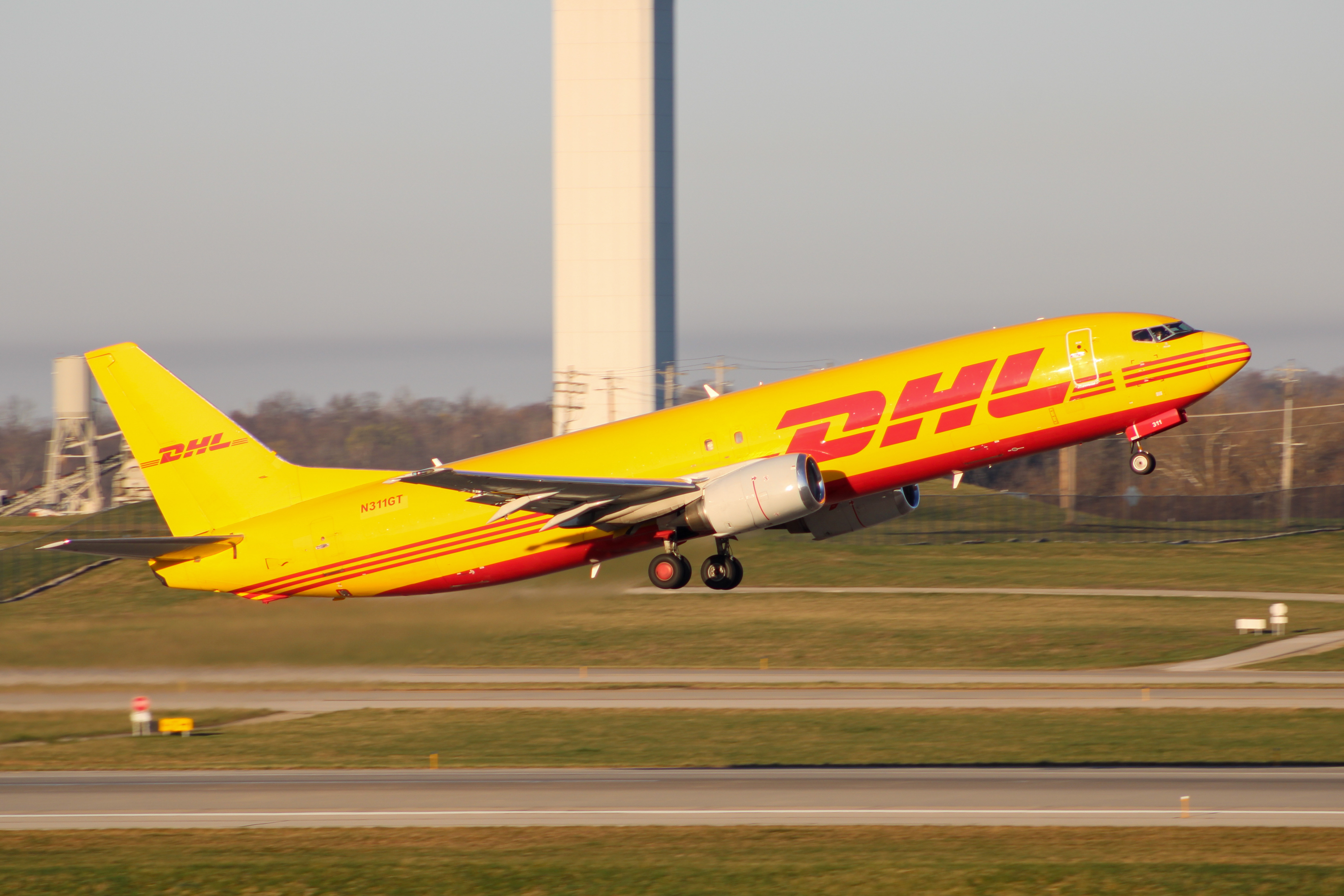 Full size: DHL Boeing 737-400 N311GT at Cincinnati/Northern Kentucky International Airport