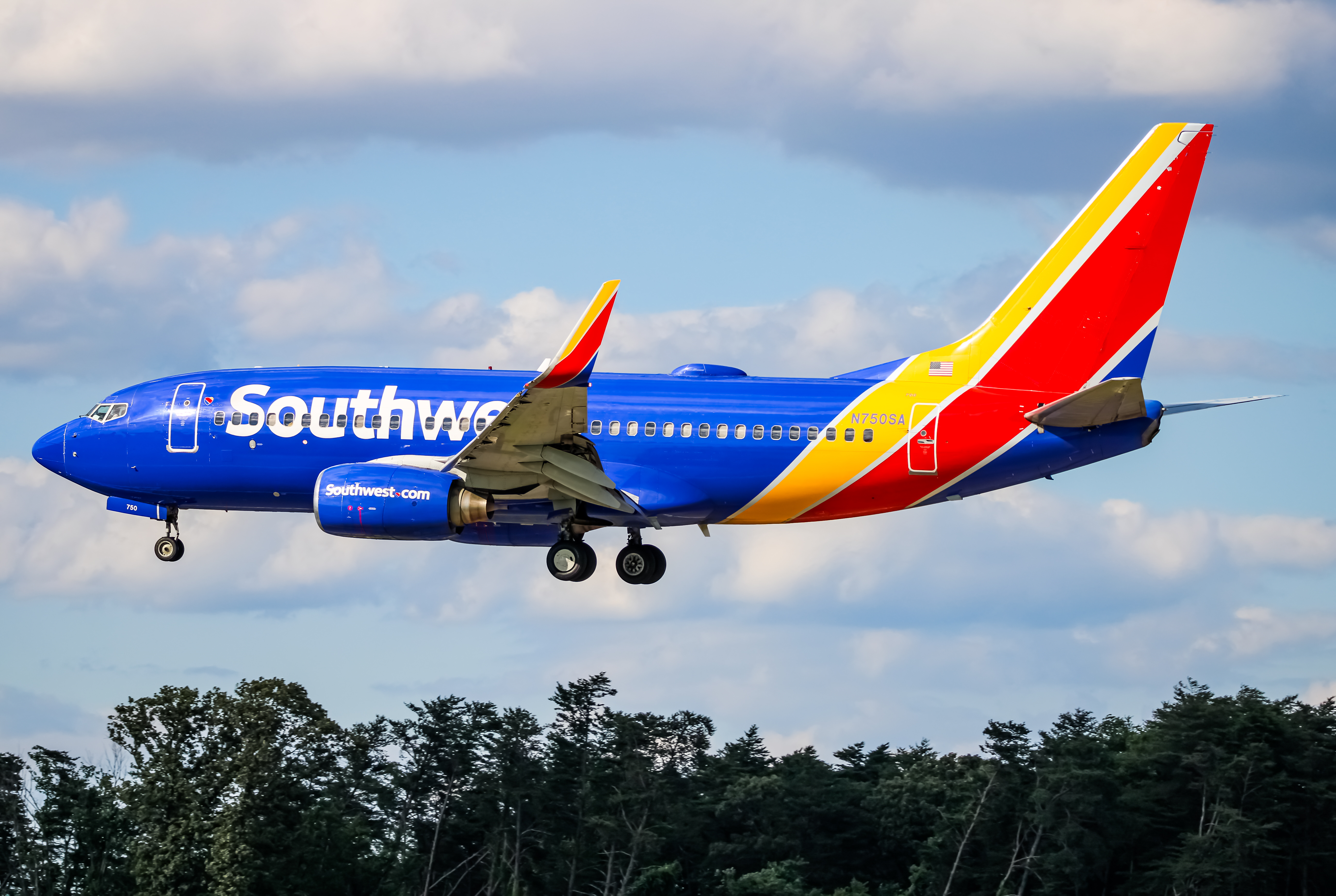Full size: Southwest Airlines Boeing 737-700 N750SA at Baltimore/Washington International Thurgood Marshall Airport