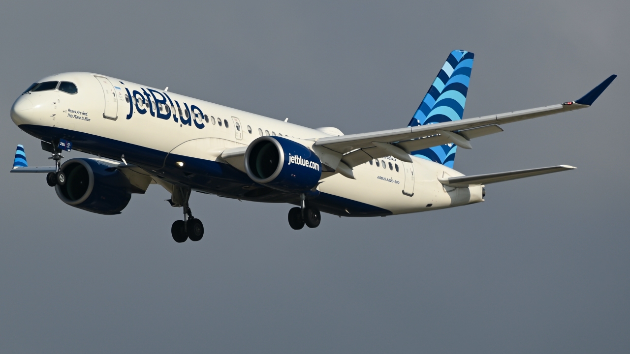 Full size: JetBlue Airways Airbus A220-300 N3104J at Dallas-Fort Worth International Airport