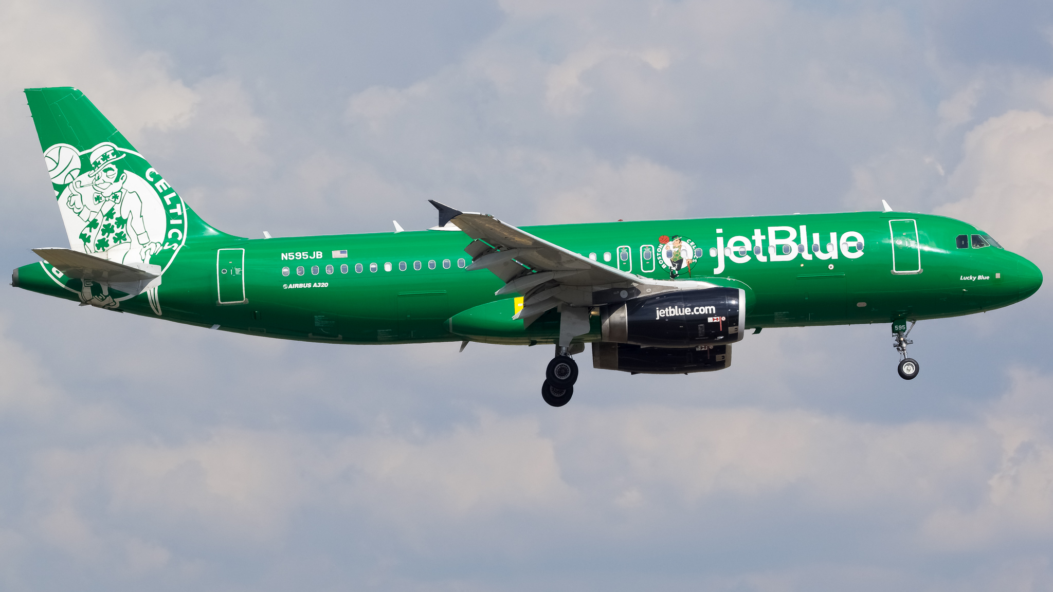 Full size: JetBlue Airways Airbus A320 N595JB at Orlando International Airport