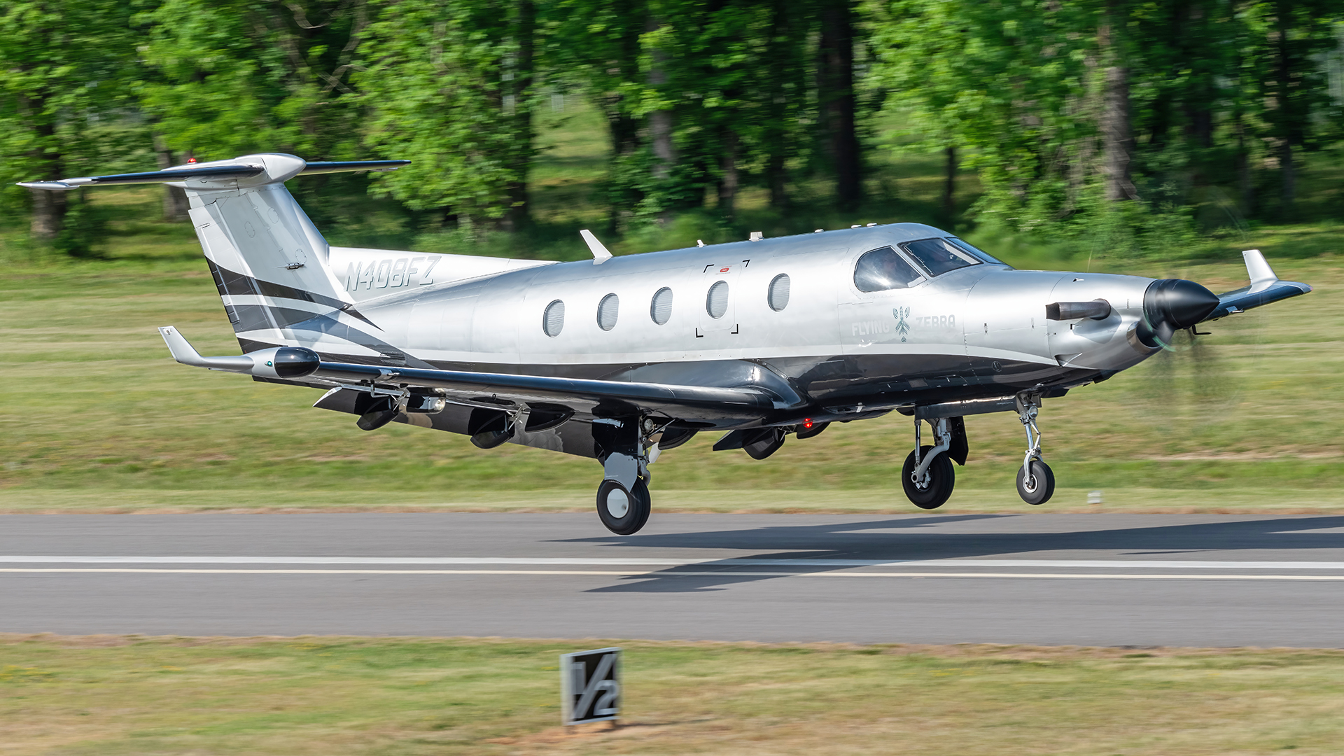 Full size: PRIVATE Pilatus PC-12 N408FZ at College Park Airport