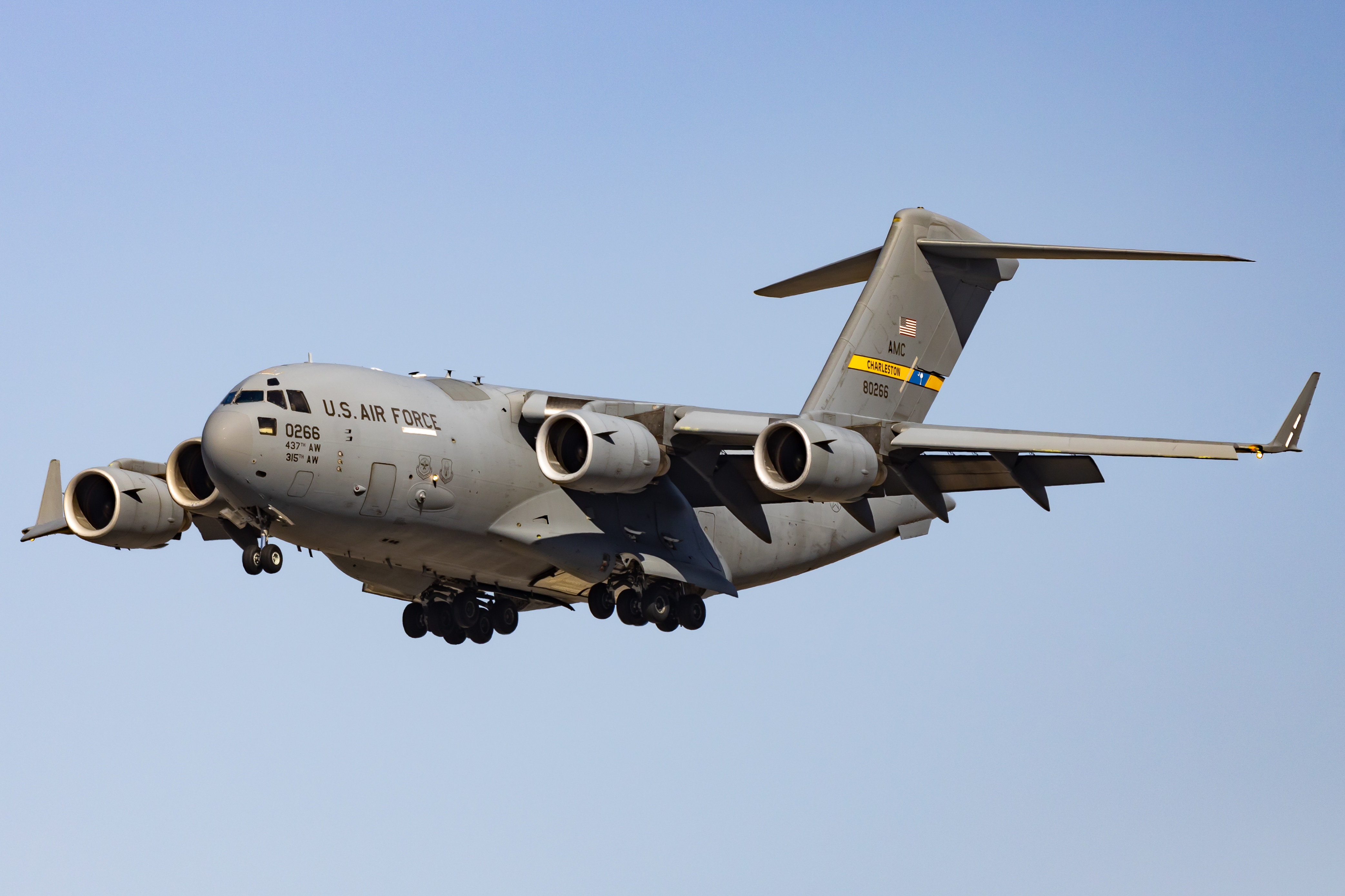 Full size: USAF - United States Air Force Boeing C-17 Globemaster III 88-0266 at San Diego International Airport
