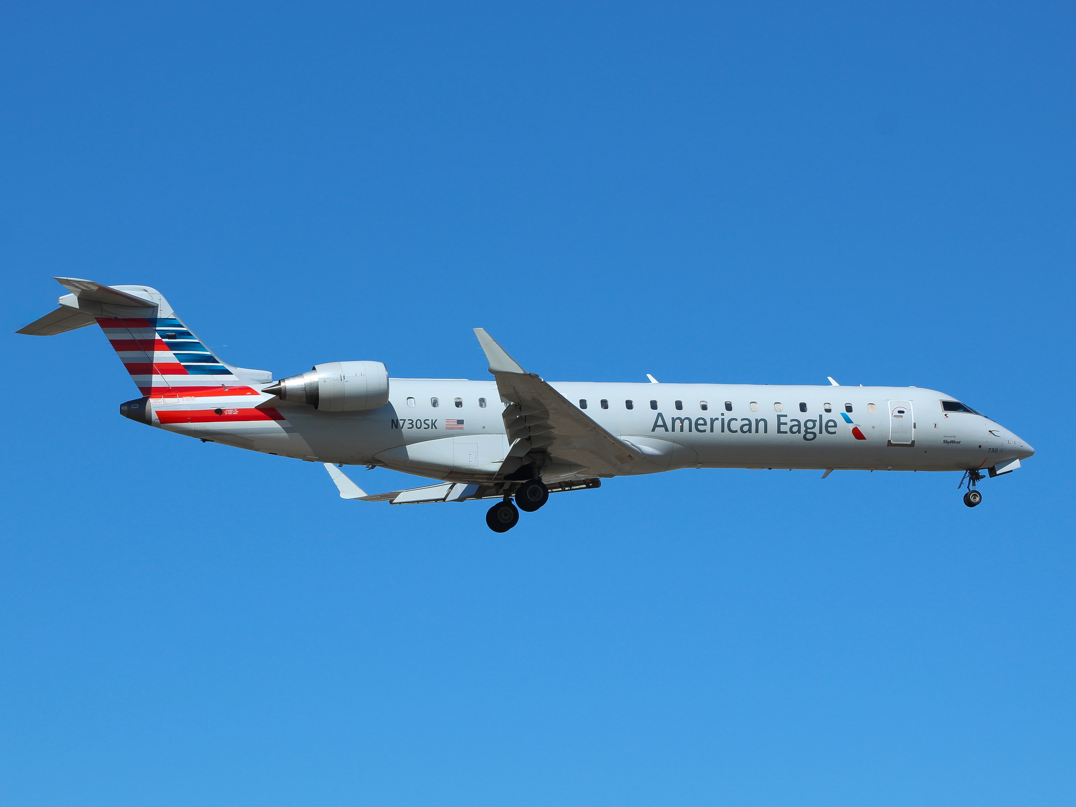 Full size: American Eagle Mitsubishi CRJ-700 N730SK at General Mitchell International Airport