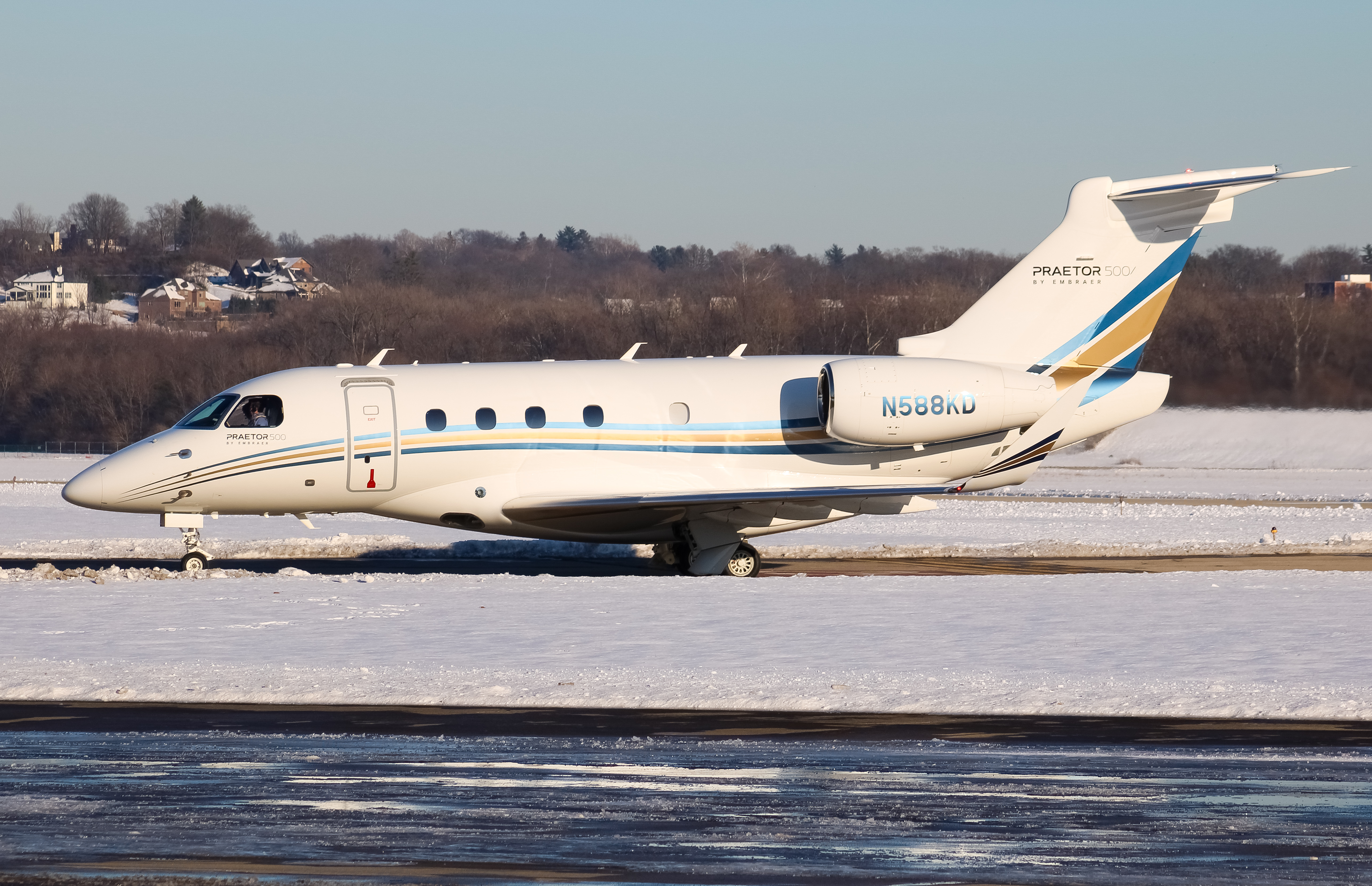 Full size: PRIVATE  Embraer Praetor 500 N588KD at Cincinnati Municipal Airport/Lunken Field