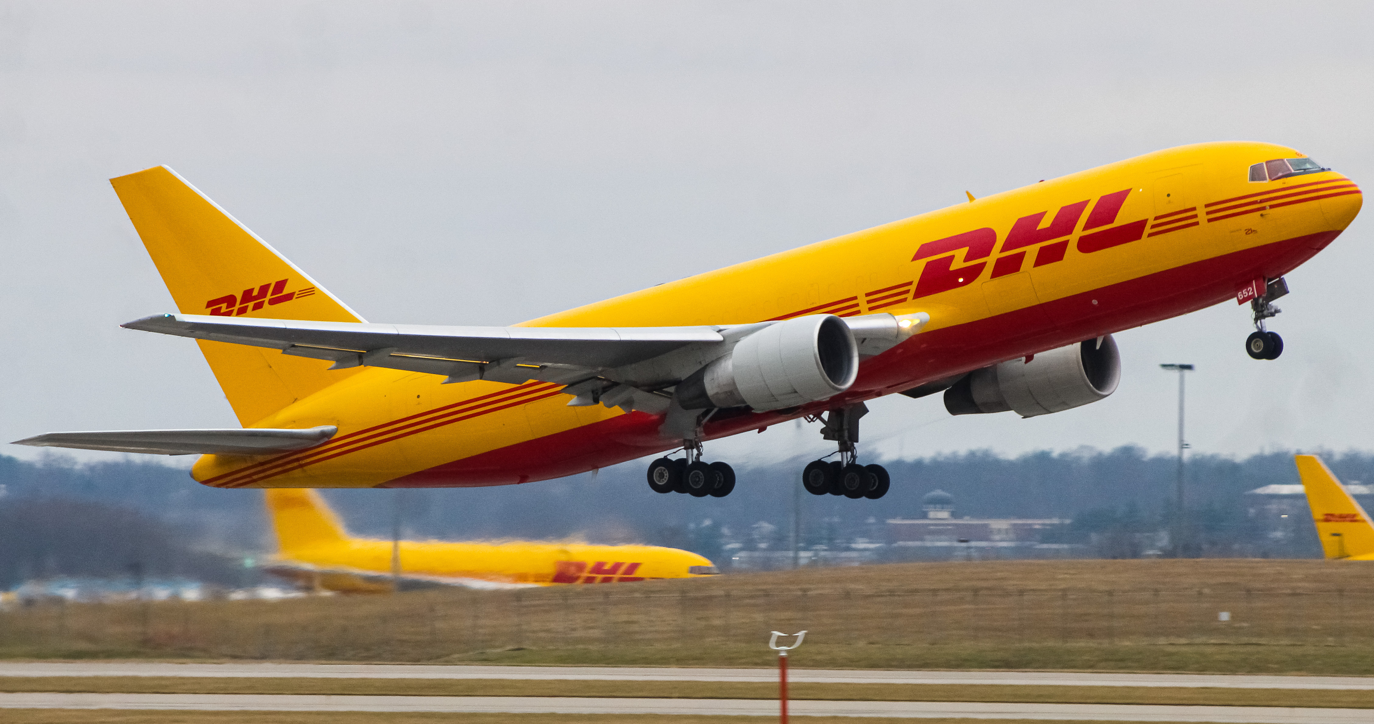 Full size: DHL Boeing 767-200F N652GT at Cincinnati/Northern Kentucky International Airport