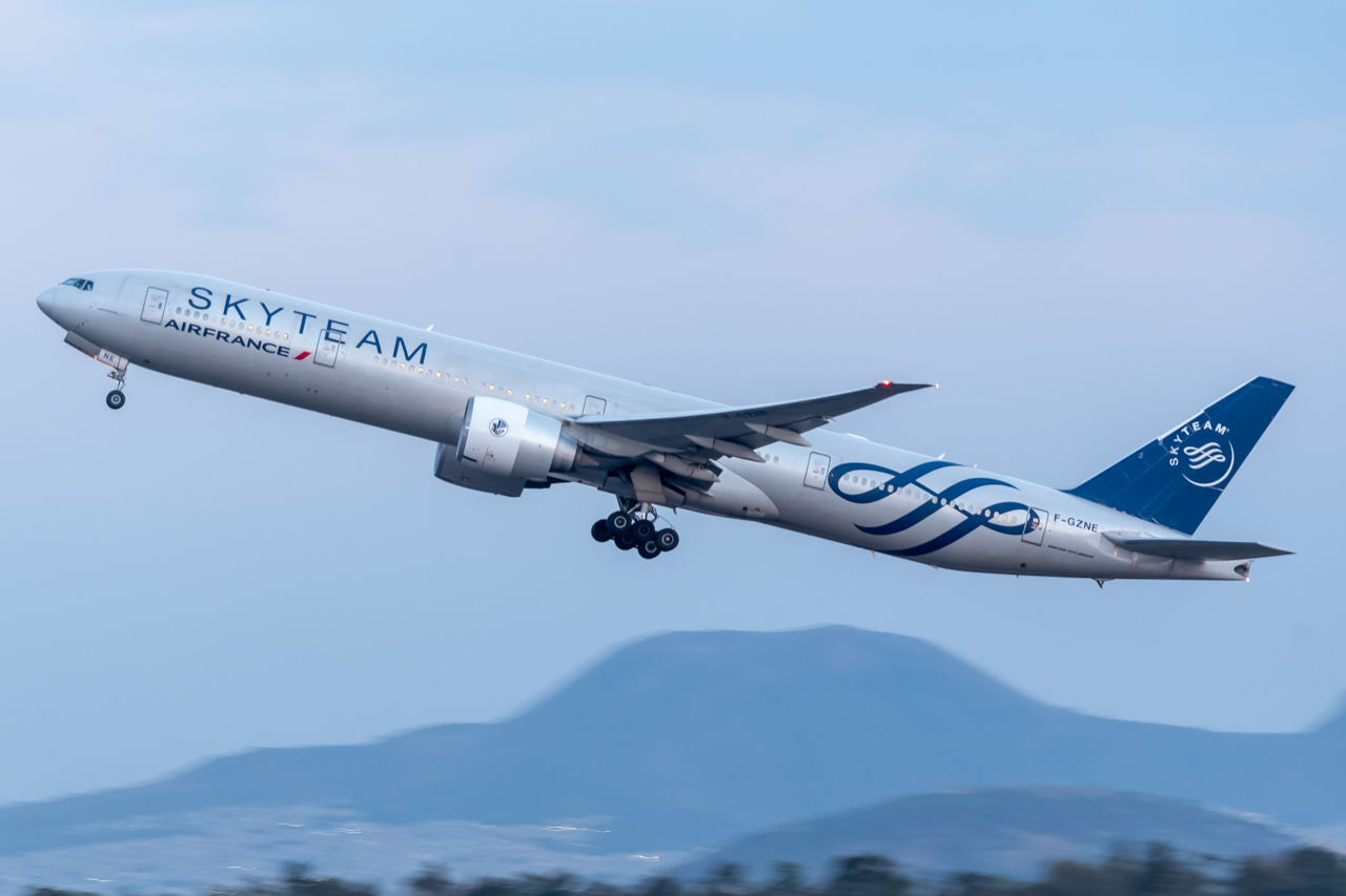 Full size: Air France Boeing 777-300ER F-GZNE at Mexico City International Airport