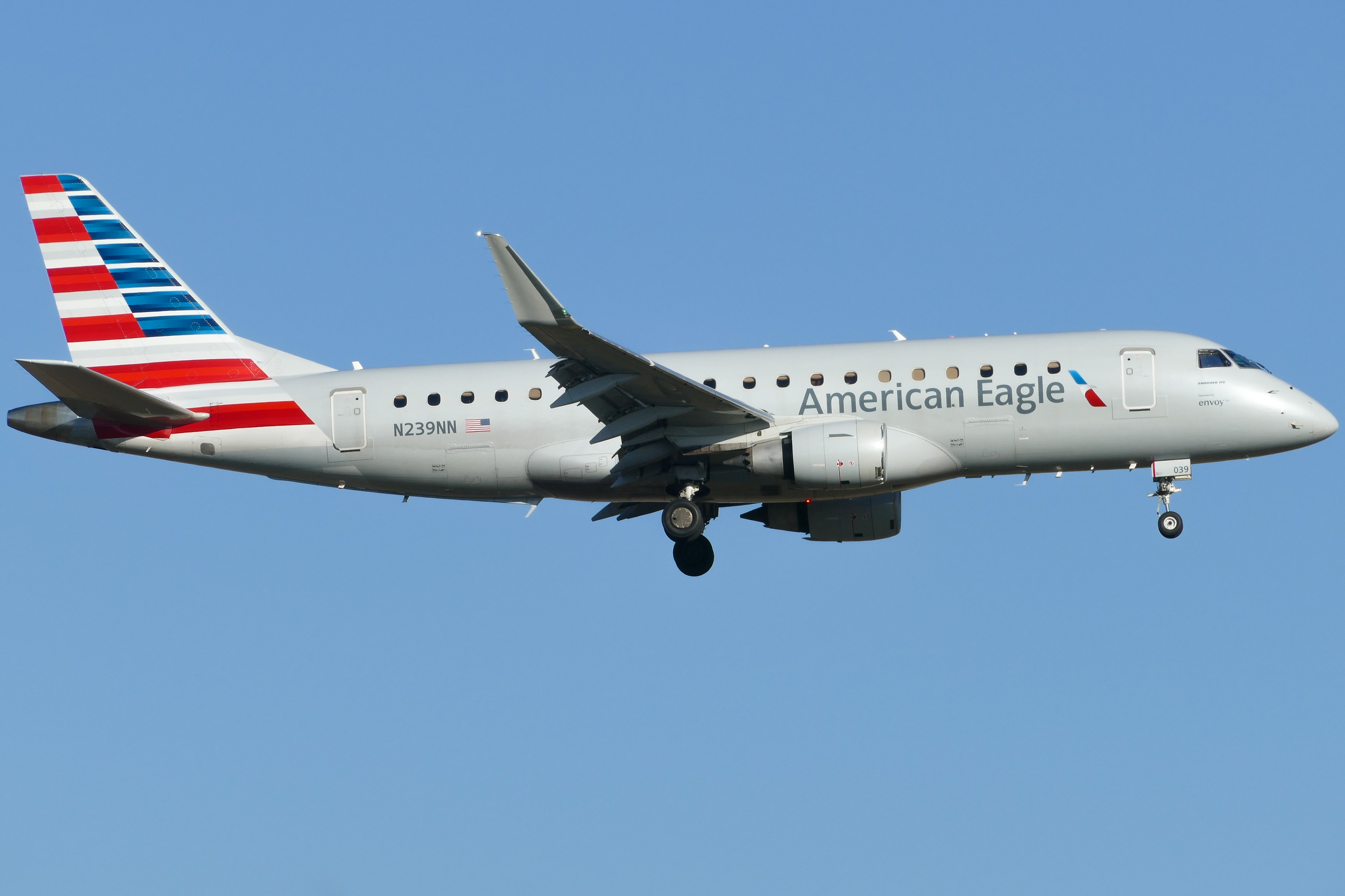 Full size: American Eagle Embraer E175 N239NN at Austin-Bergstrom International Airport