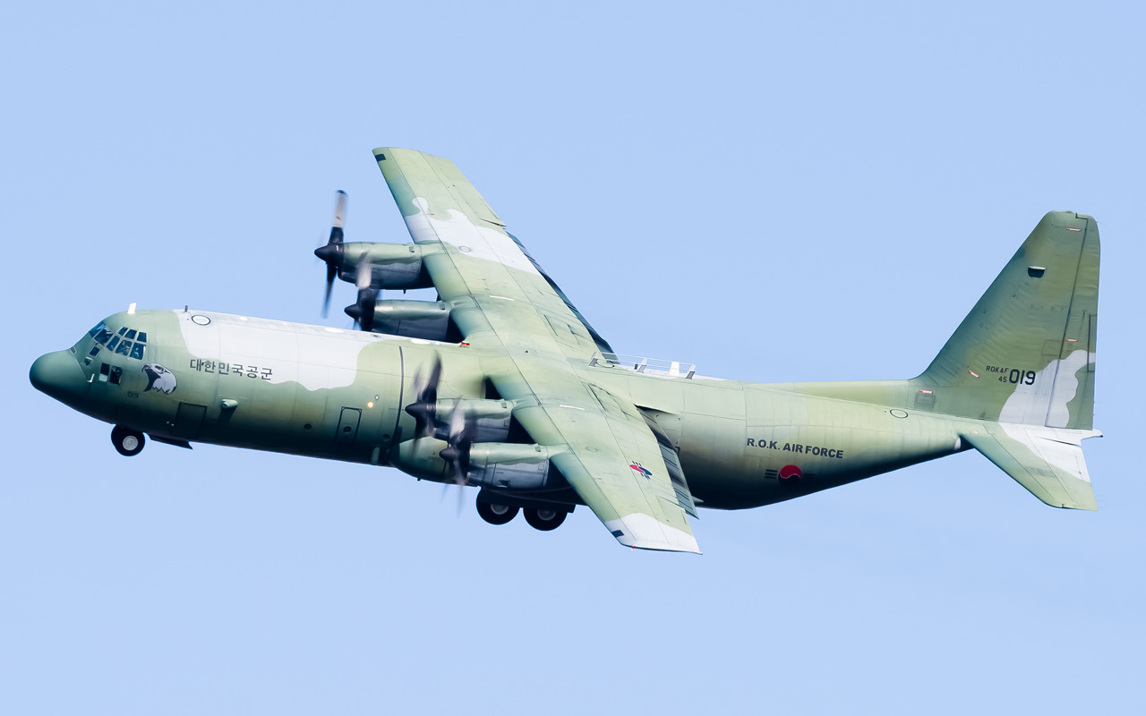 Full size: ROKAF  Lockheed C-130H-30 Hercules 45-019 at Gimhae International Airport