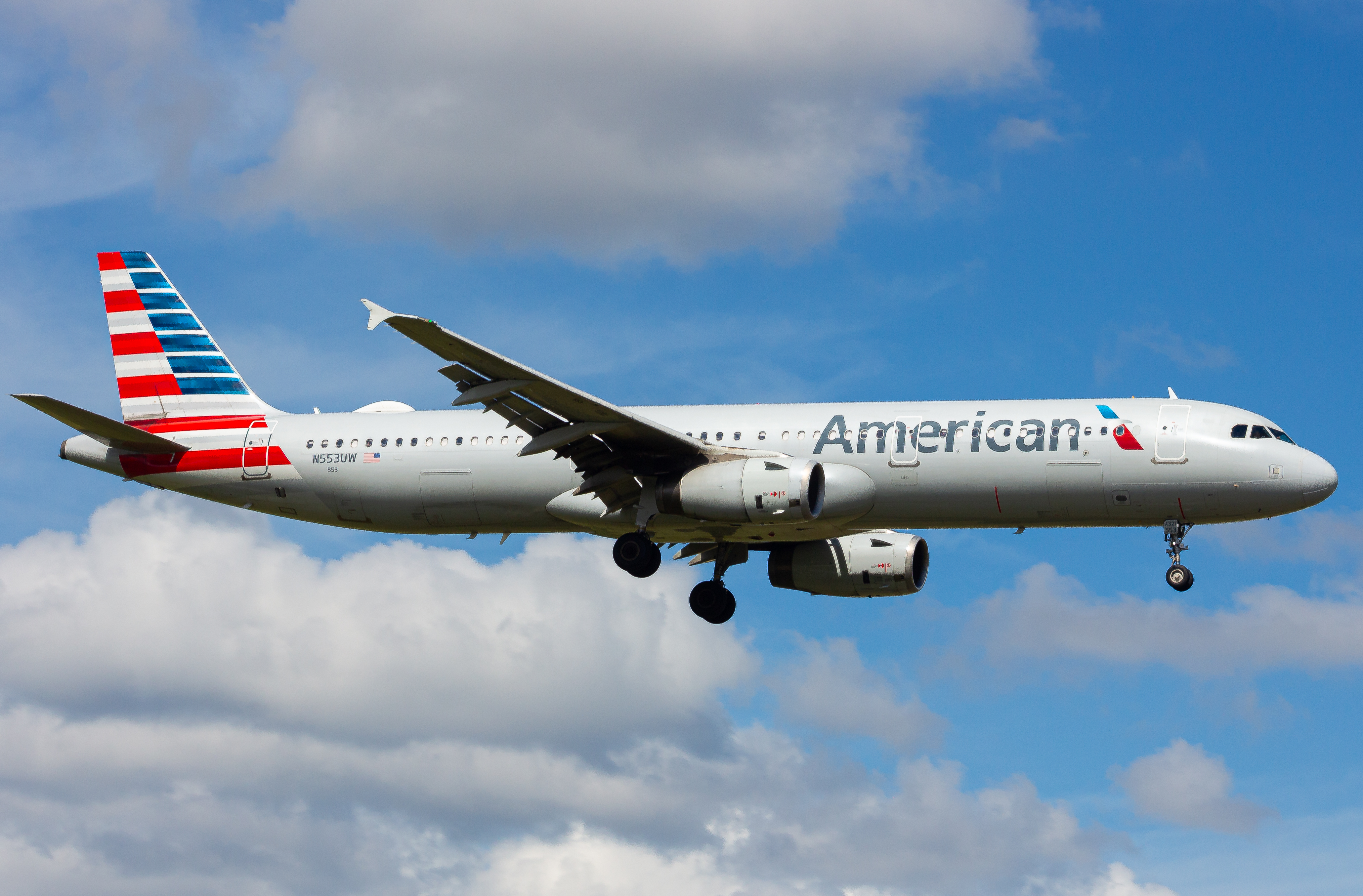 Full size: American Airlines Airbus A321-200 N553UW at Tampa International Airport