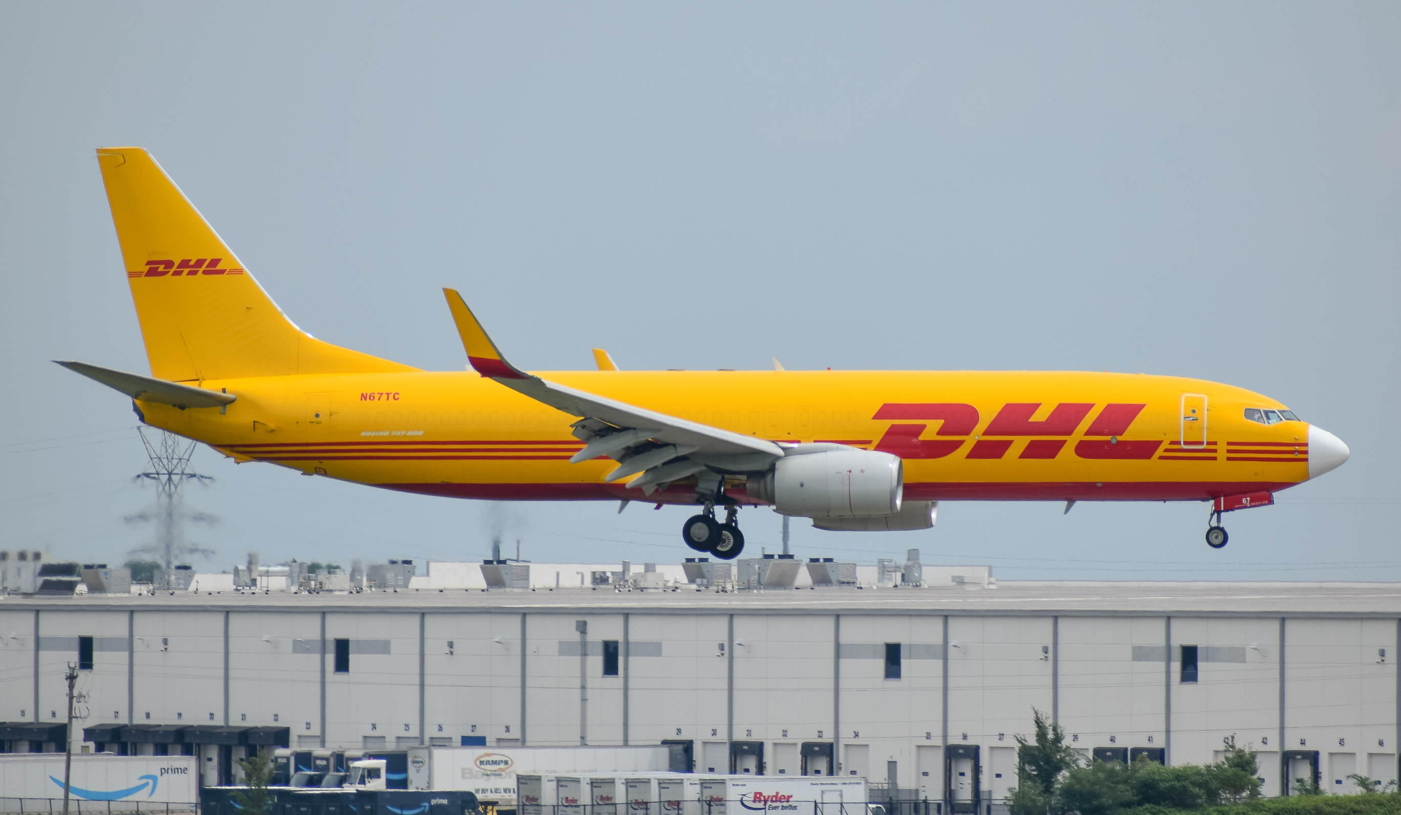 Full size: DHL Boeing 737-800 N67TC at Cincinnati/Northern Kentucky International Airport