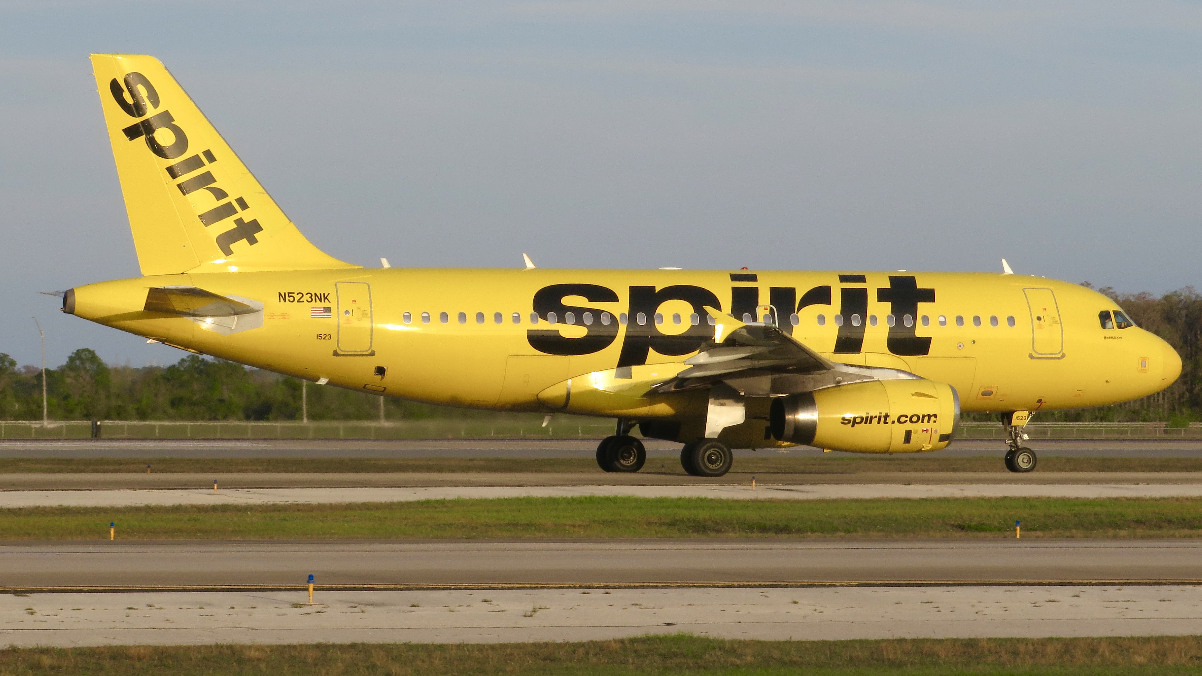 Full size: Spirit Airlines Airbus A319 N523NK at Orlando International Airport