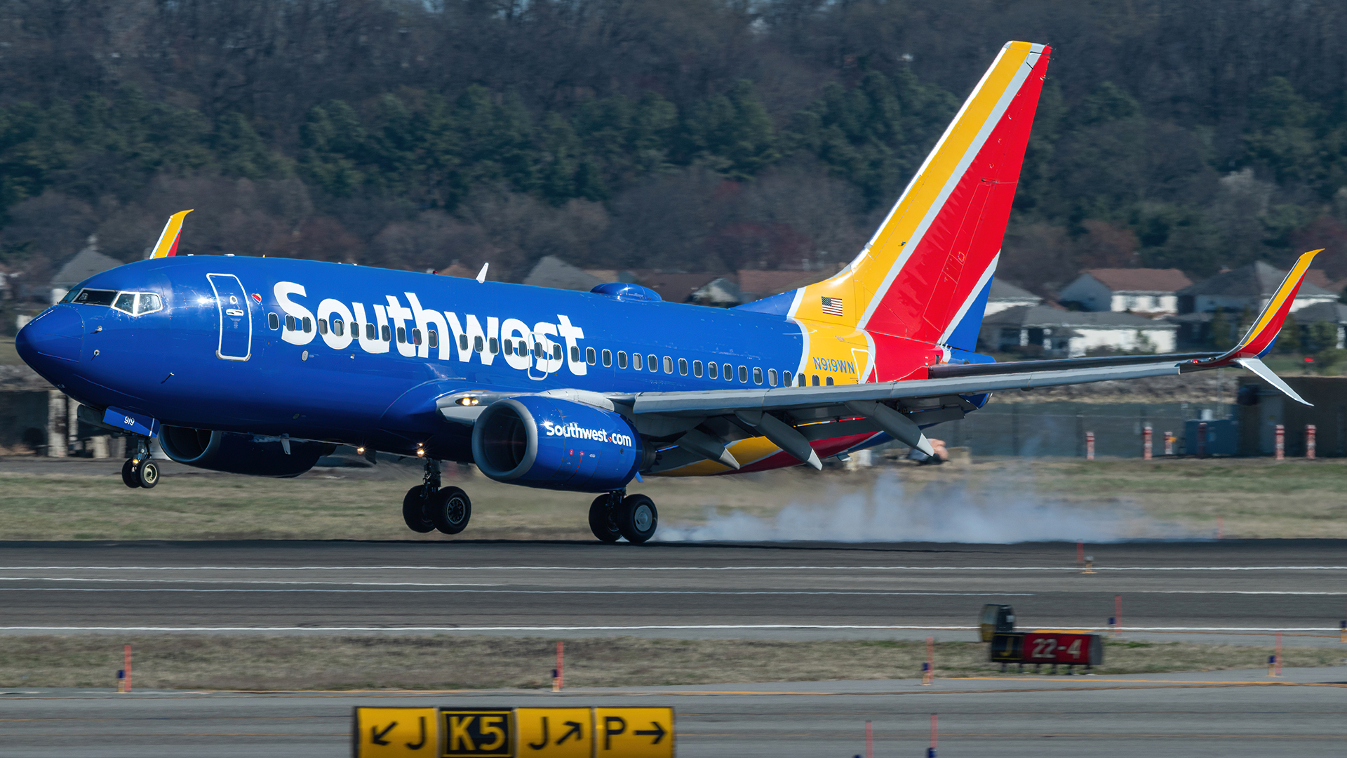 Full size: Southwest Airlines Boeing 737-700 N919WN at Ronald Reagan National Airport