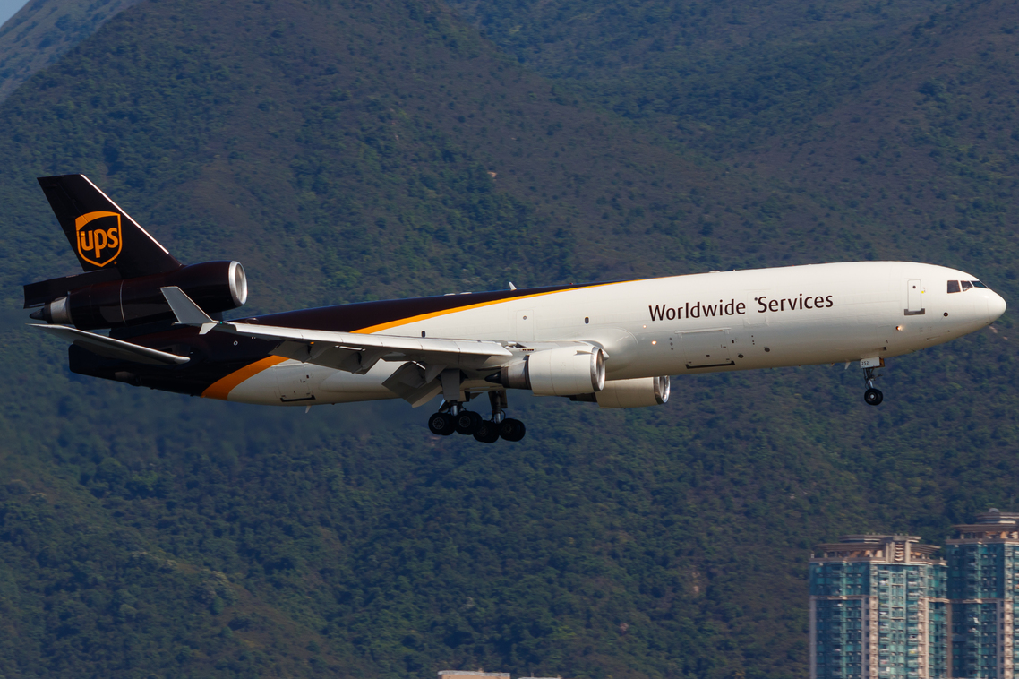 Full size: United Parcel Service McDonnell Douglas MD-11F N252UP at Hong Kong International Airport