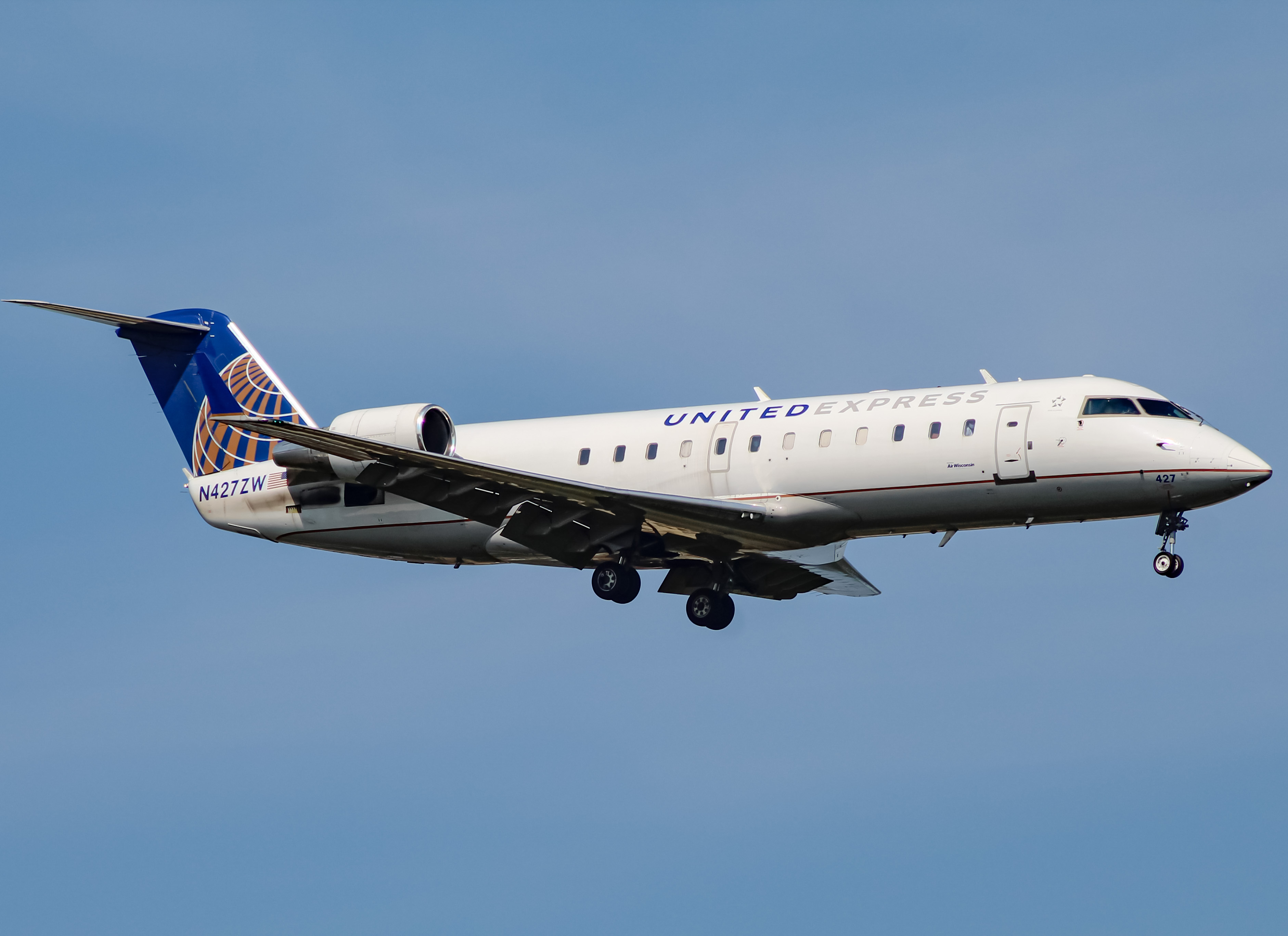 Full size: United Express Mitsubishi CRJ-200 N427ZW at Washington Dulles International Airport