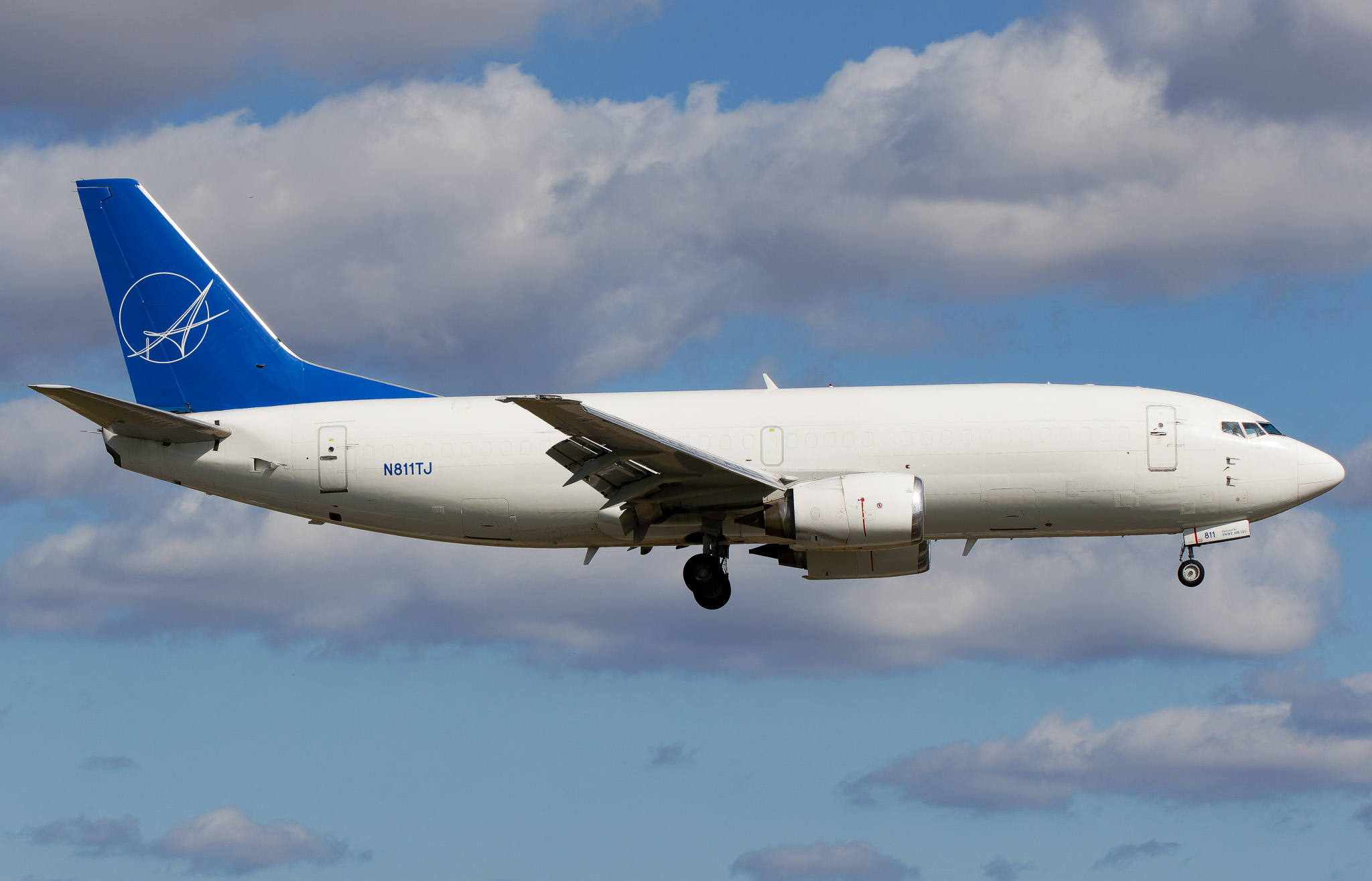 Full size: iAero Airways Boeing 737-306(SF) N811TJ at Miami International Airport