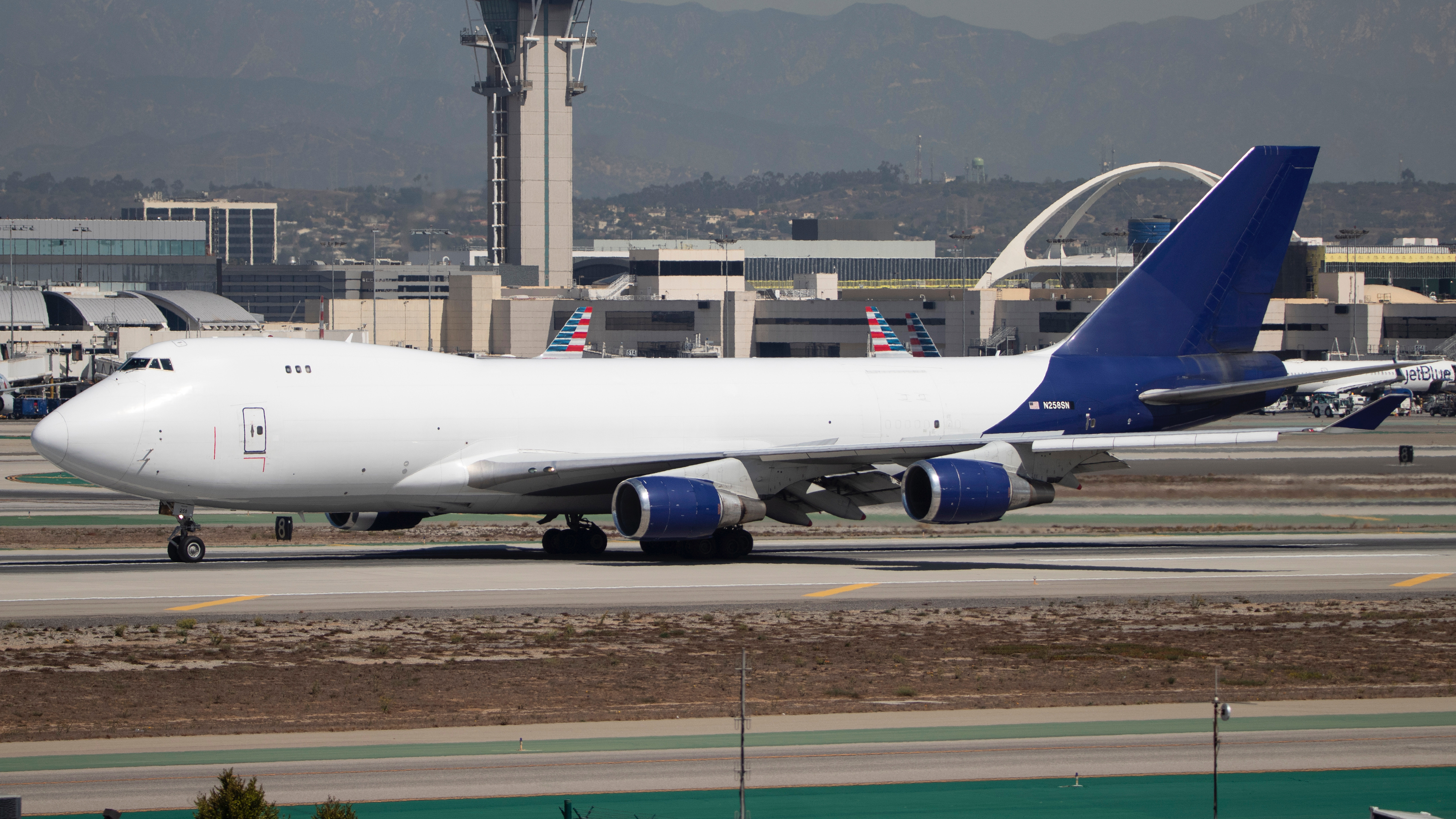 Full size: Western Global Airlines Boeing 747-400 N258SN at Los Angeles International Airport