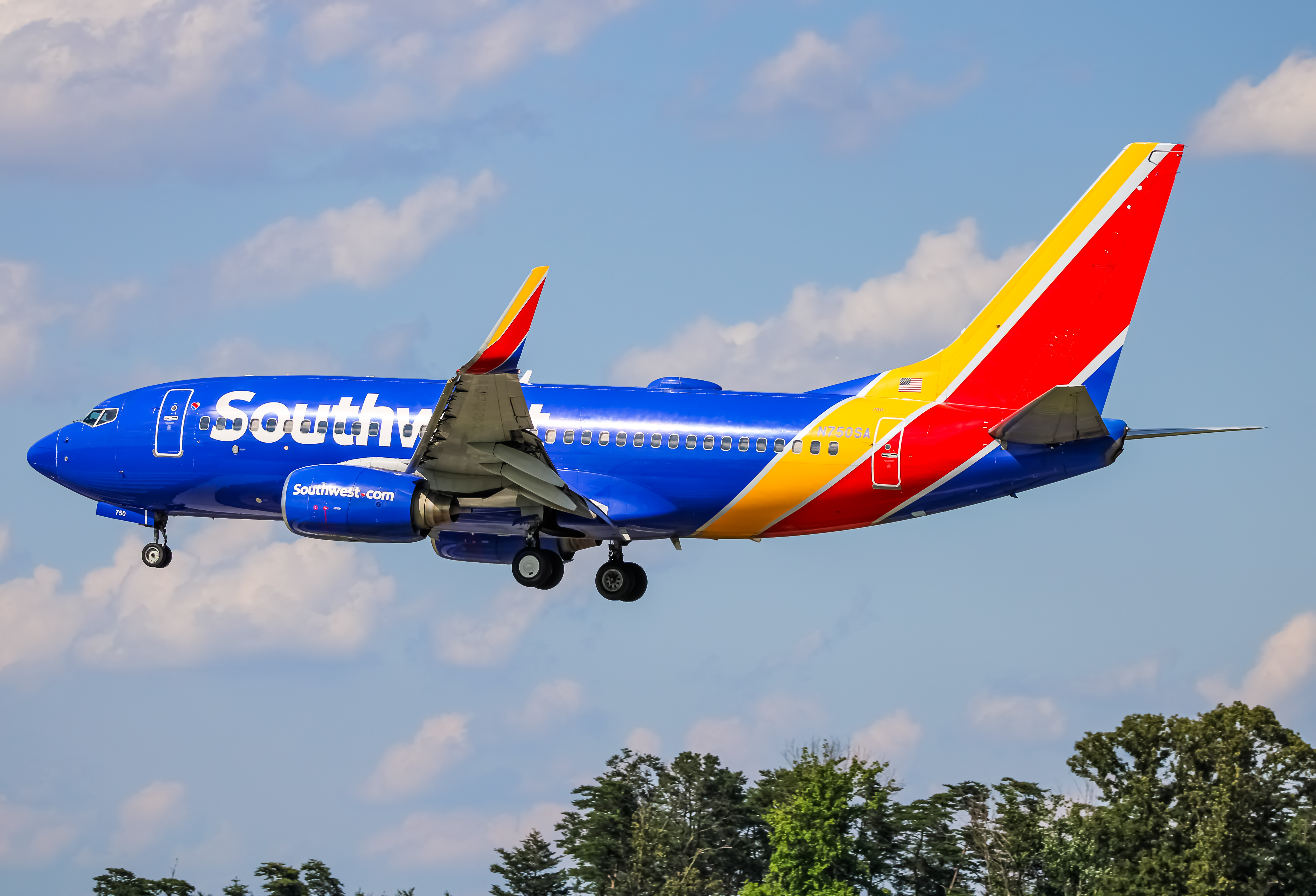 Full size: Southwest Airlines Boeing 737-700 N750SA at Baltimore/Washington International Thurgood Marshall Airport