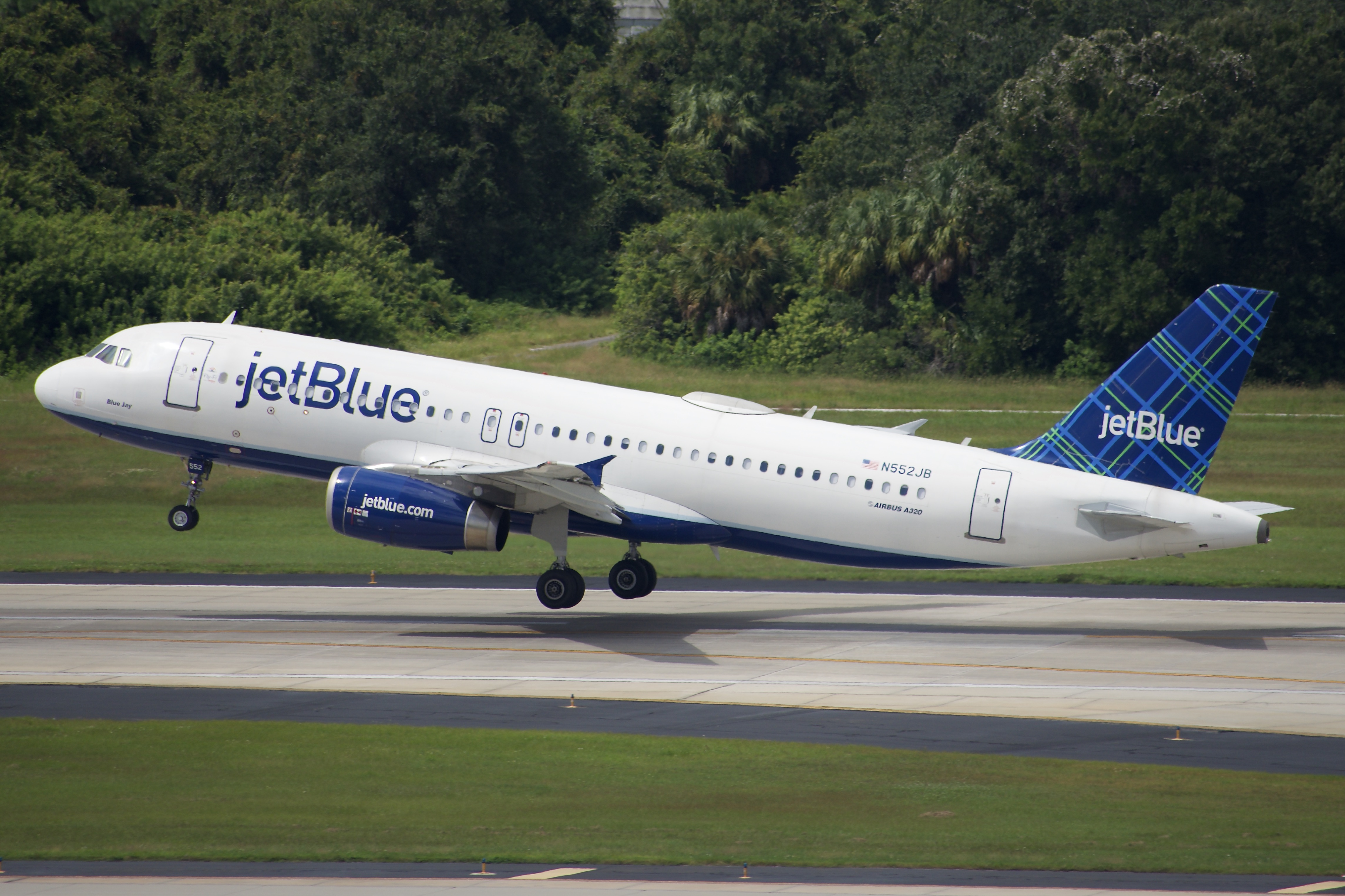 Full size: JetBlue Airways Airbus A320 N552JB at Tampa International Airport