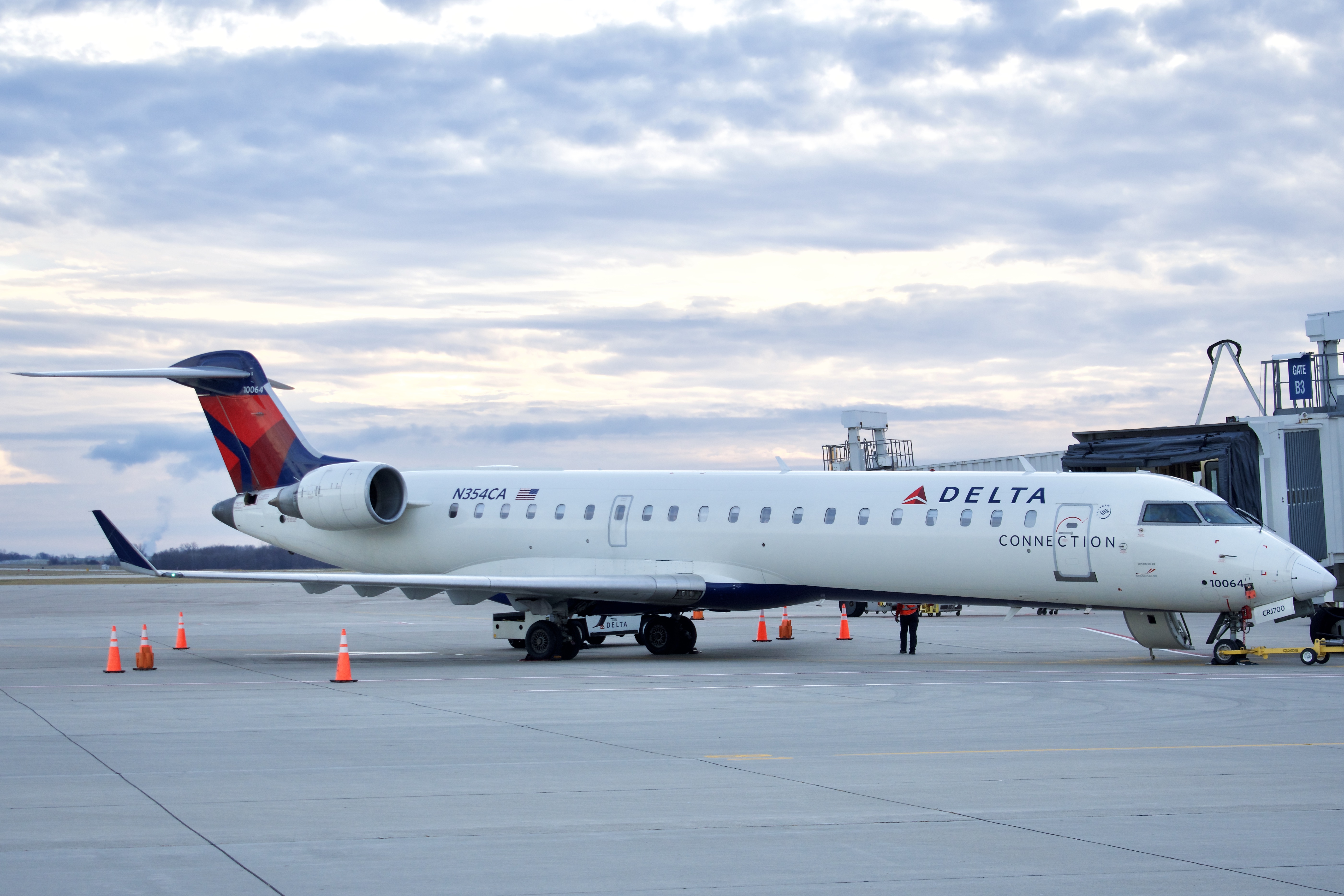 Full size: Delta Connection Mitsubishi CRJ-900 N354CA at Green Bay-Austin Straubel International Airport