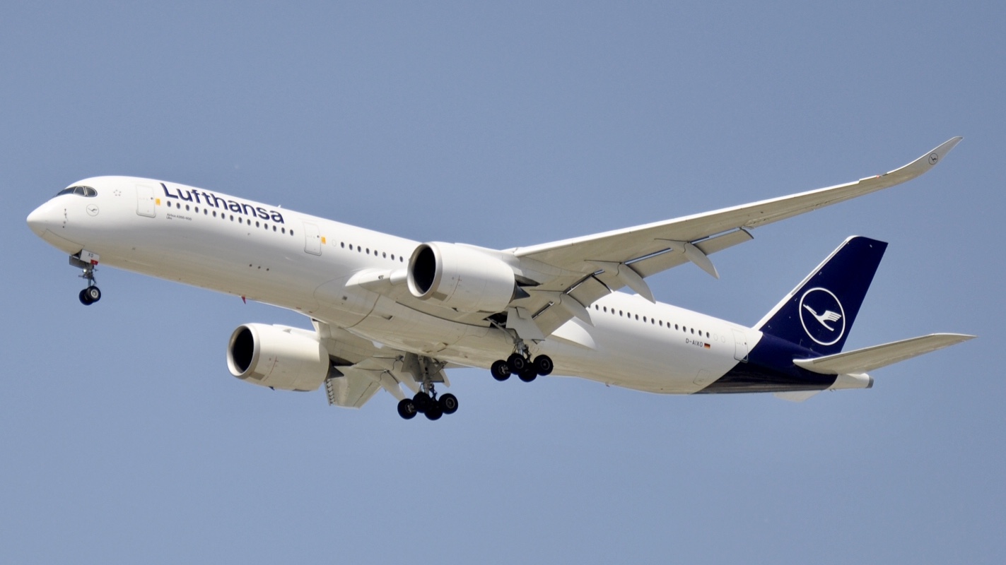 Full size: Lufthansa Airbus A350-900 D-AIXO at Chicago O'Hare International Airport