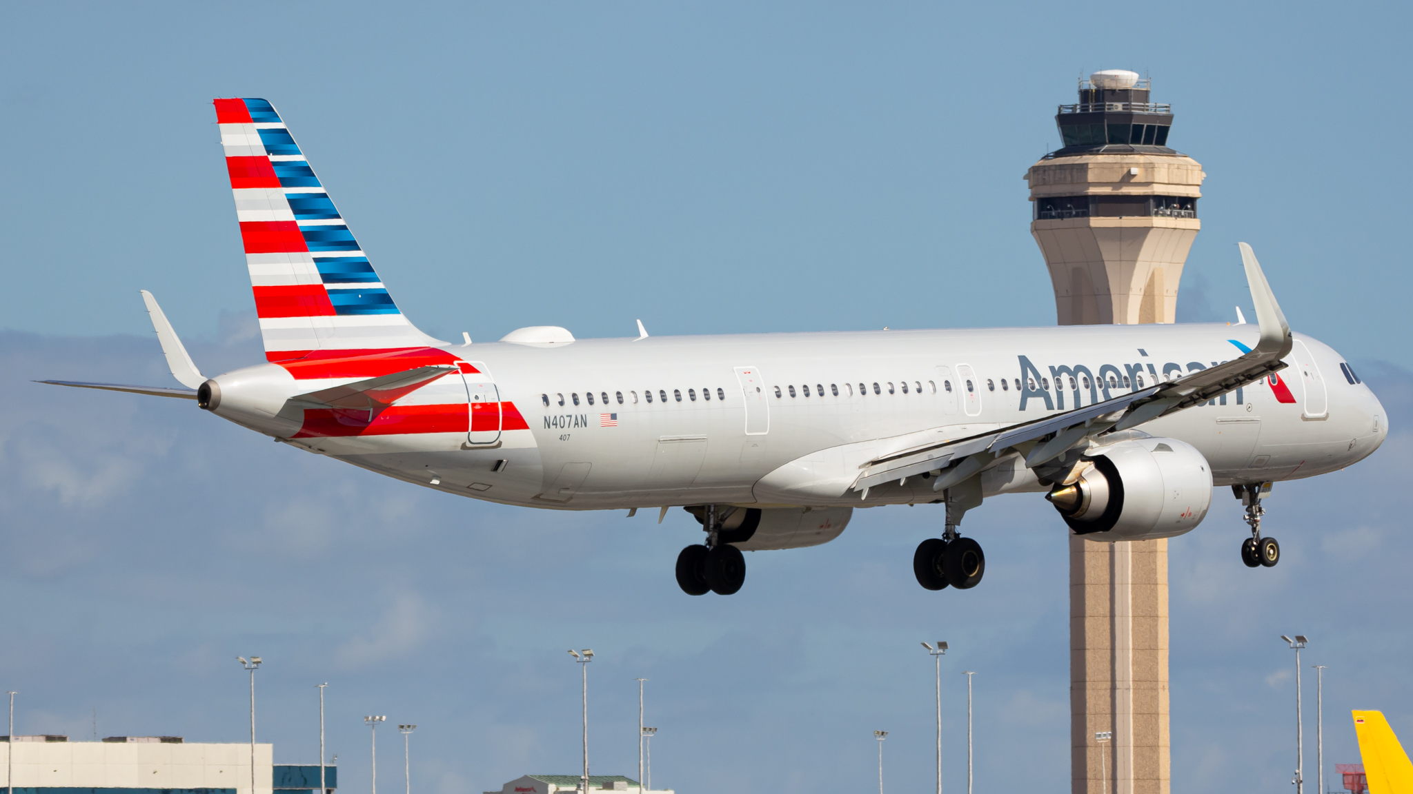 Full size: American Airlines Airbus A321NEO N407AN at Miami International Airport