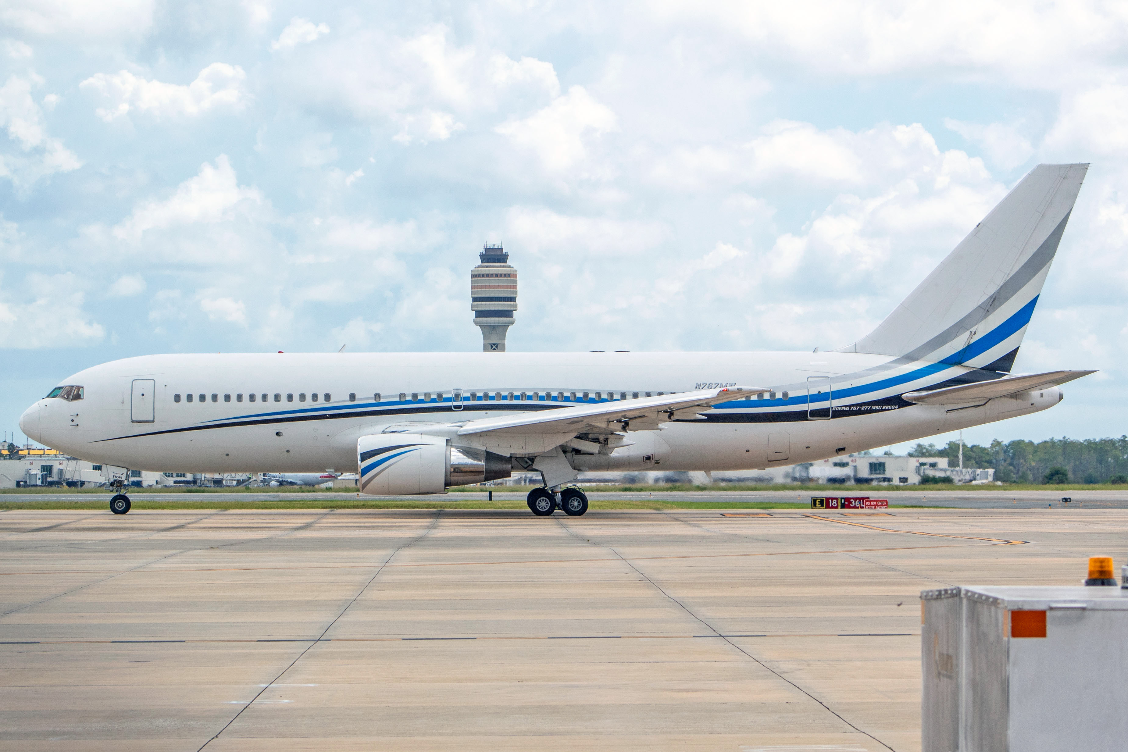Full size: Atlas Air Boeing 767-200 N767MW at Orlando International Airport