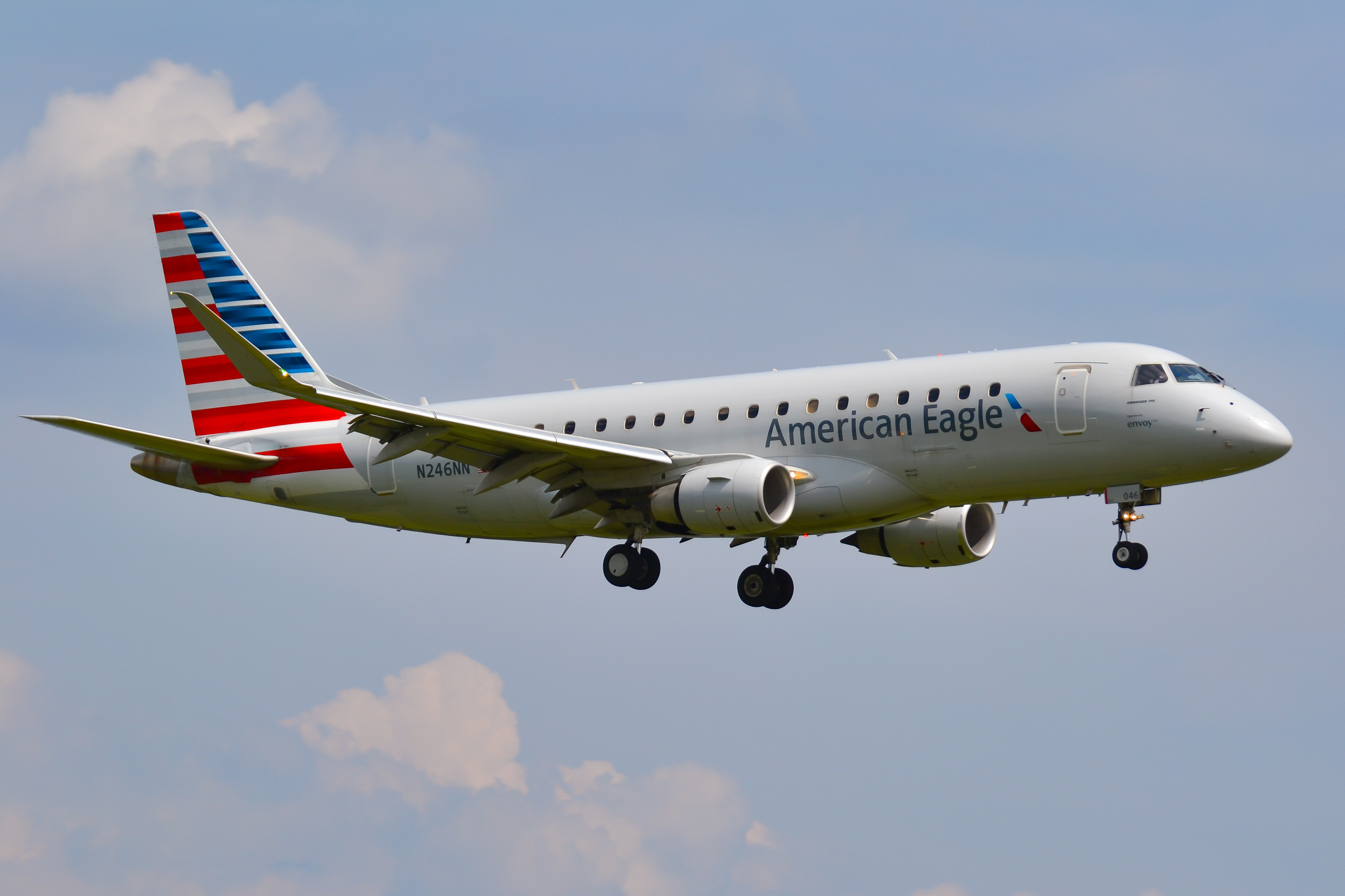 Full size: American Eagle Embraer E175 N246NN at Ronald Reagan National Airport