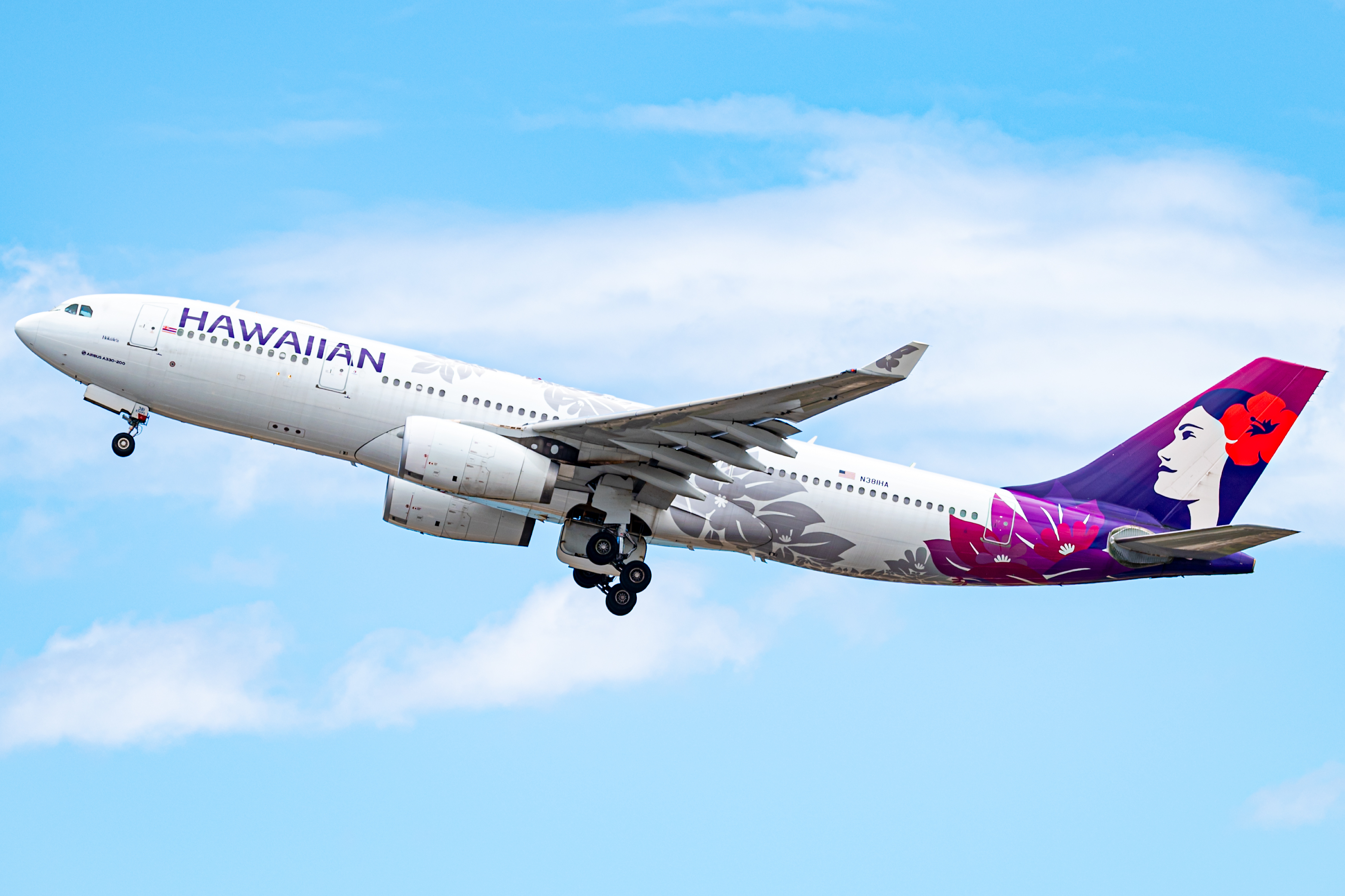 Full size: Hawaiian Airlines Airbus A330-200 N381HA at Daniel K Inouye International Airport