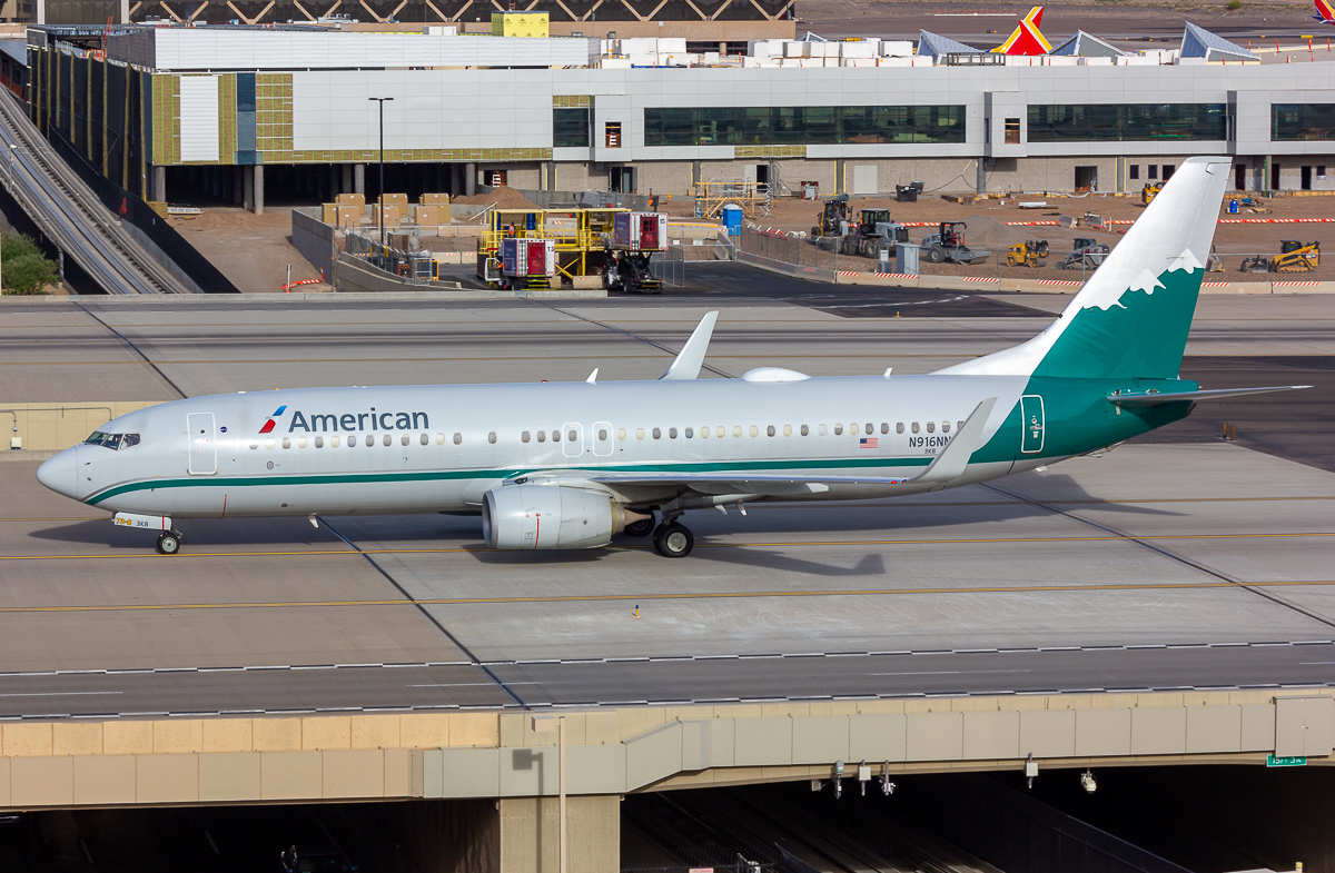 Full size: American Airlines Boeing 737-800 N916NN at Phoenix Sky Harbor International Airport