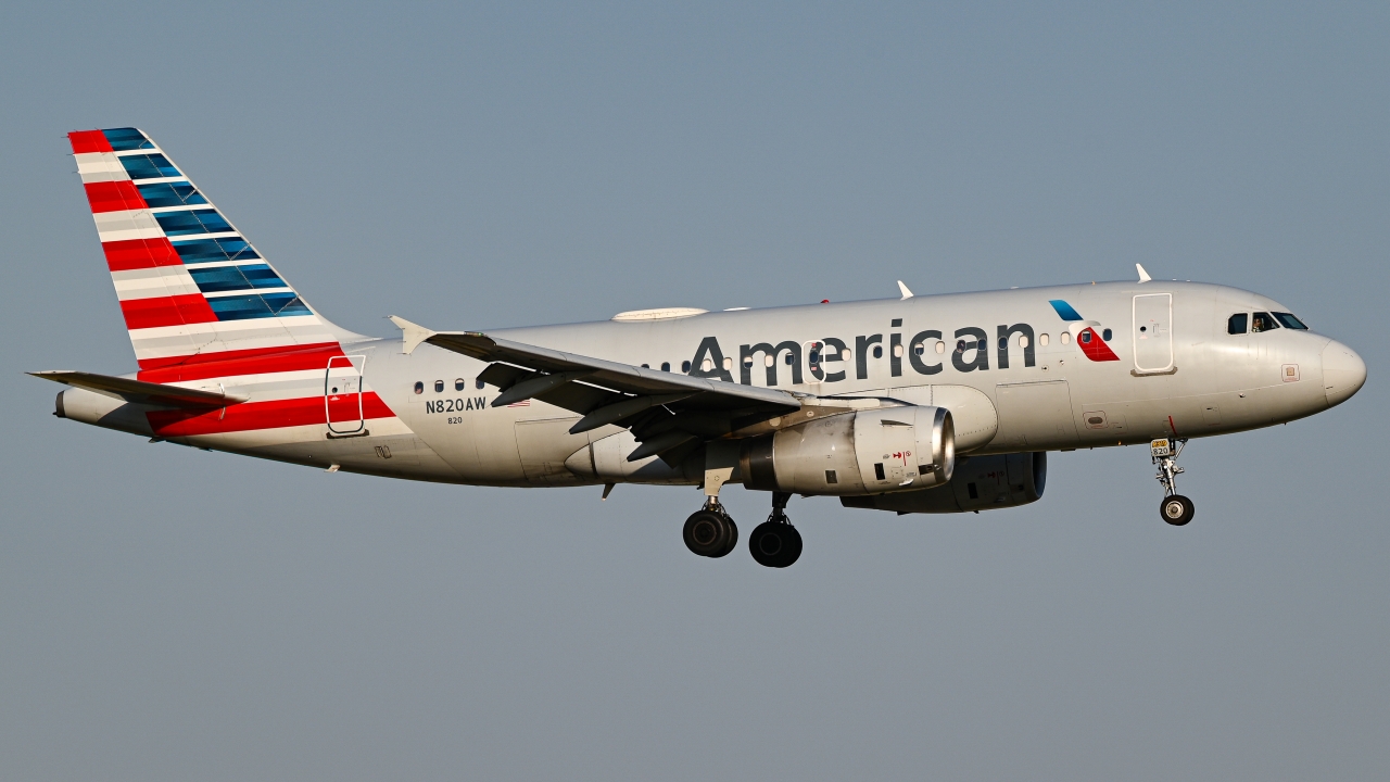 Full size: American Airlines Airbus A319 N820AW at Dallas-Fort Worth International Airport