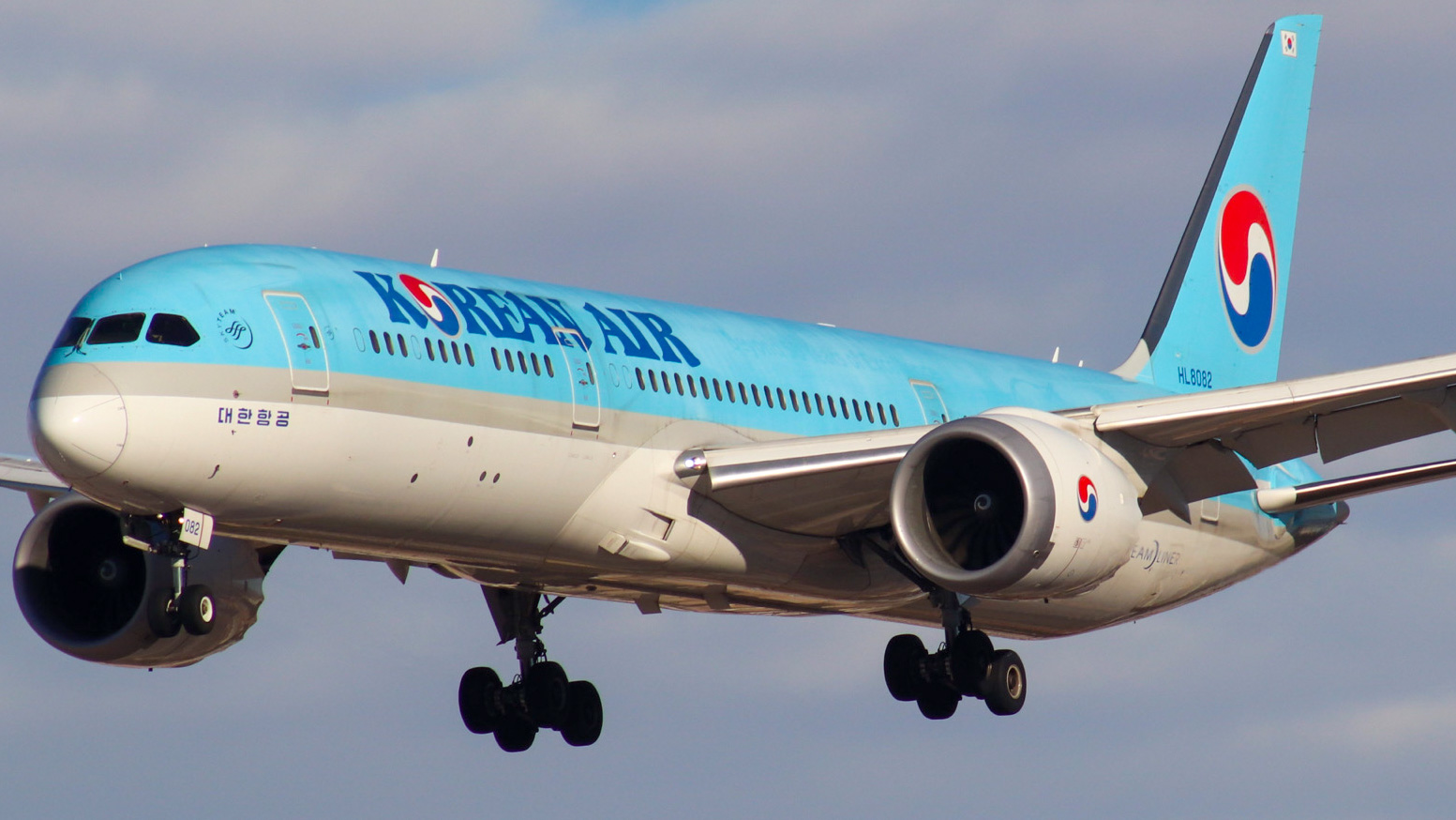 Full size: Korean Air Boeing 787-9 HL8082 at Harry Reid International Airport