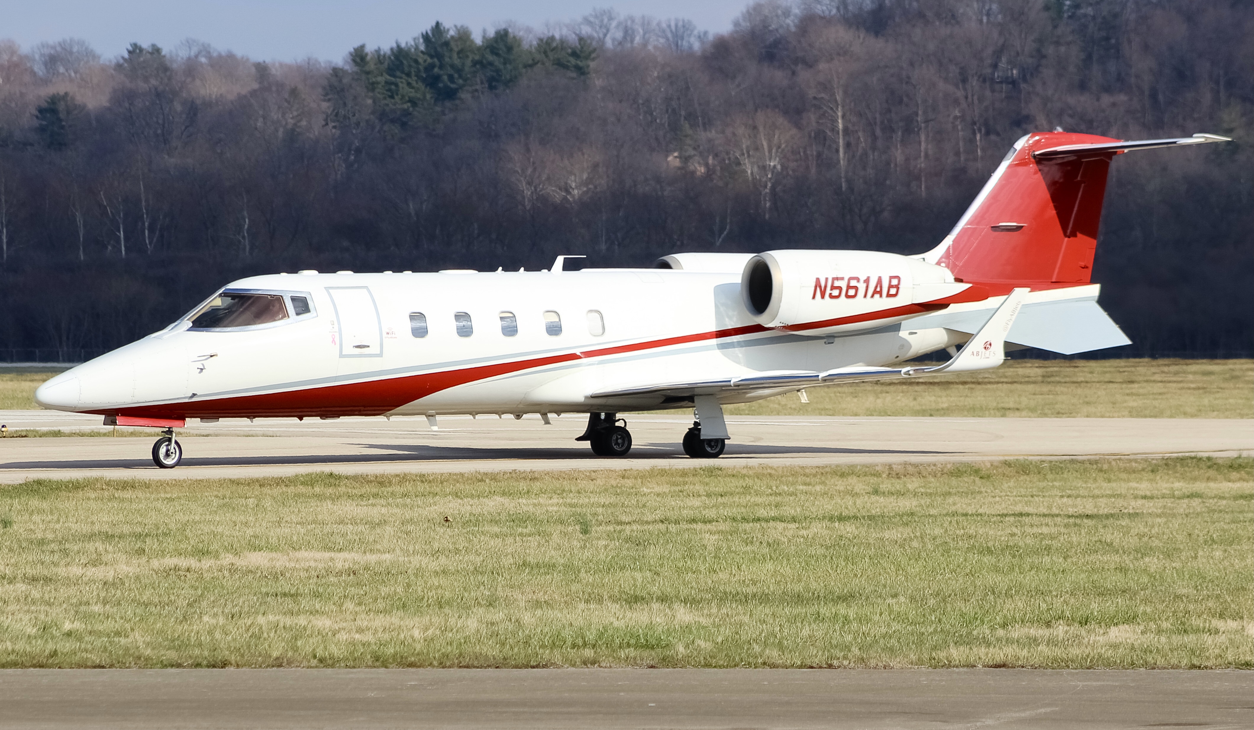 Full size: PRIVATE Learjet 60 N561AB at Cincinnati Municipal Airport/Lunken Field